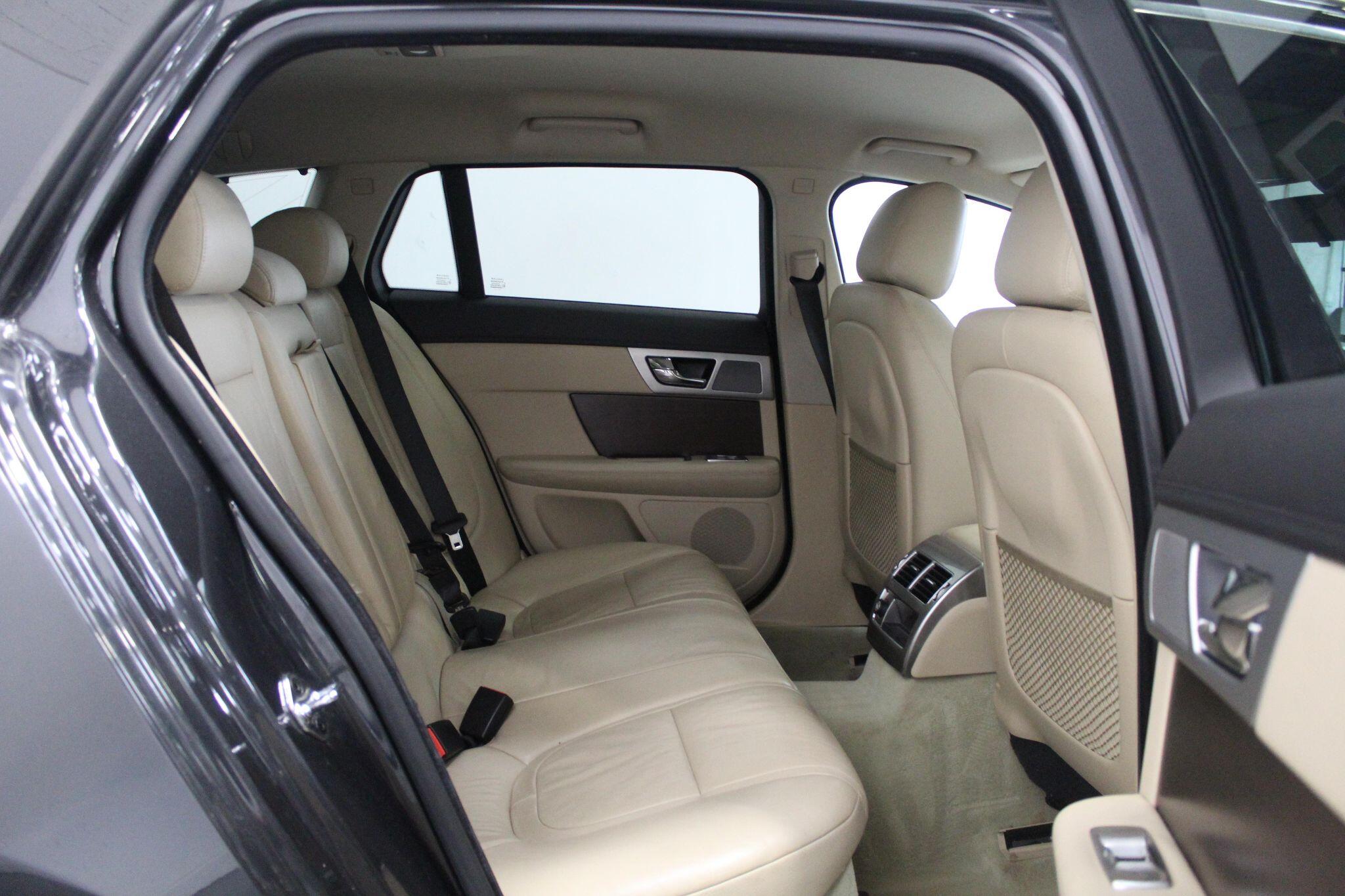 Jaguar XF view 54