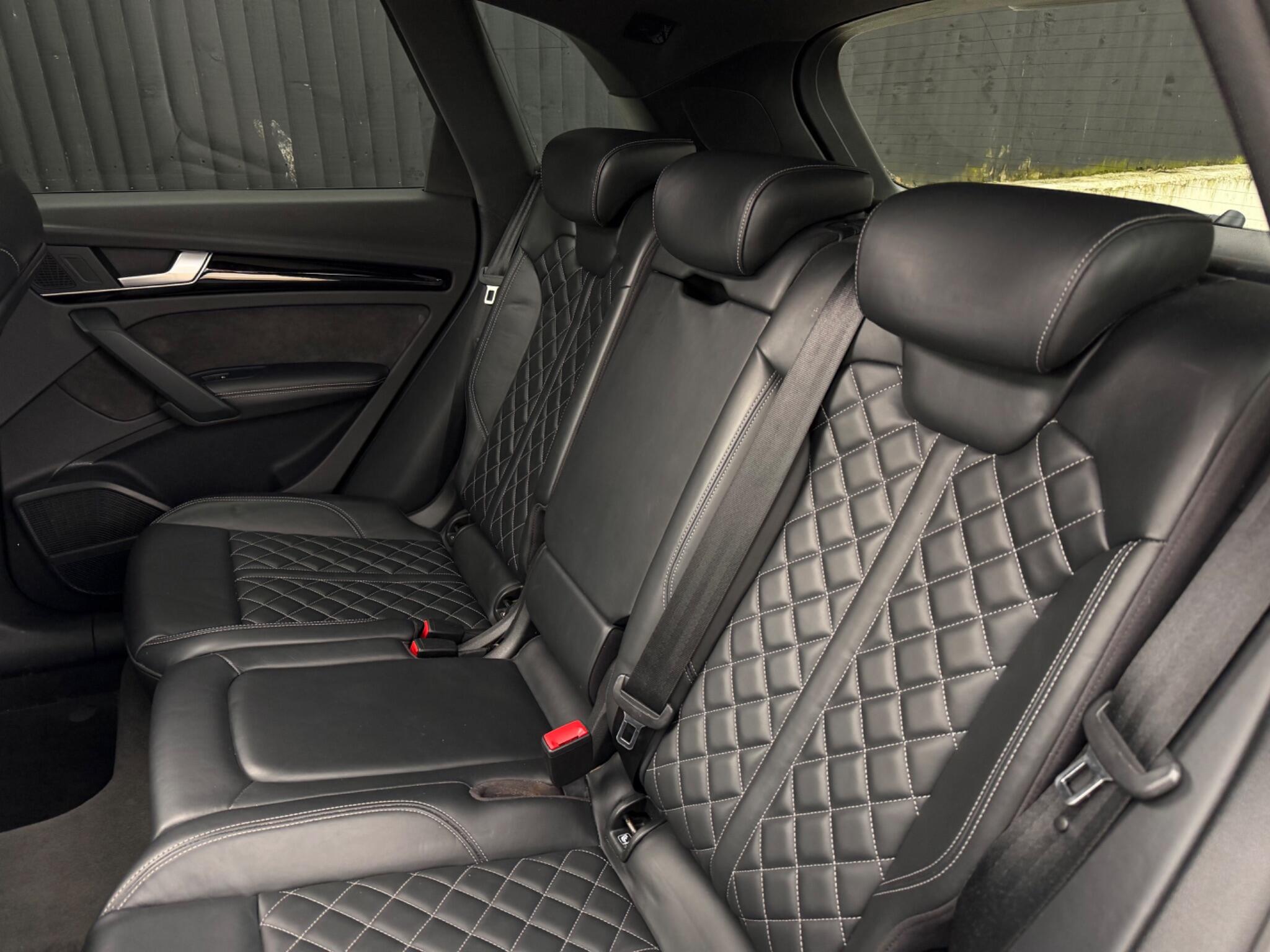 Audi SQ5 view 32