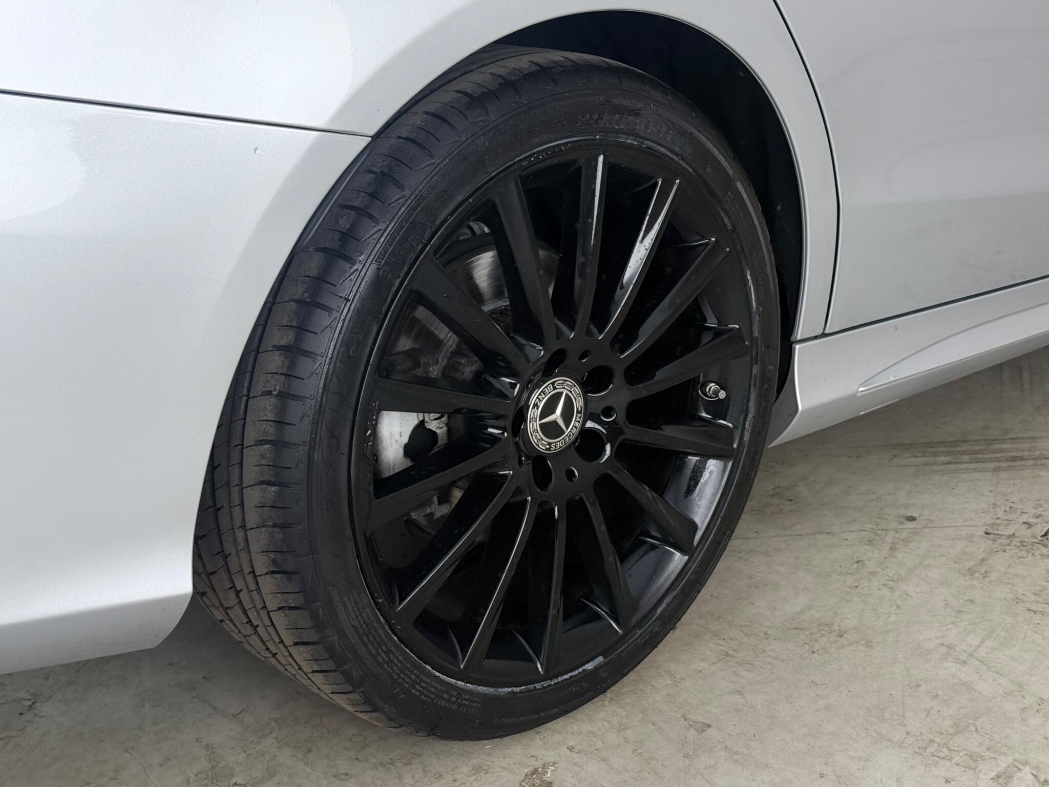 Mercedes-Benz C-Class view 9