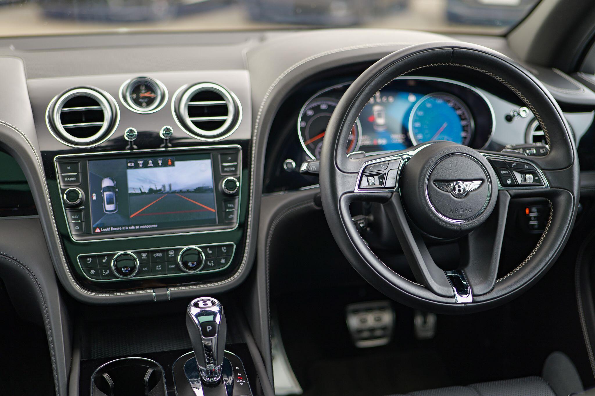 Bentley Bentayga view 17