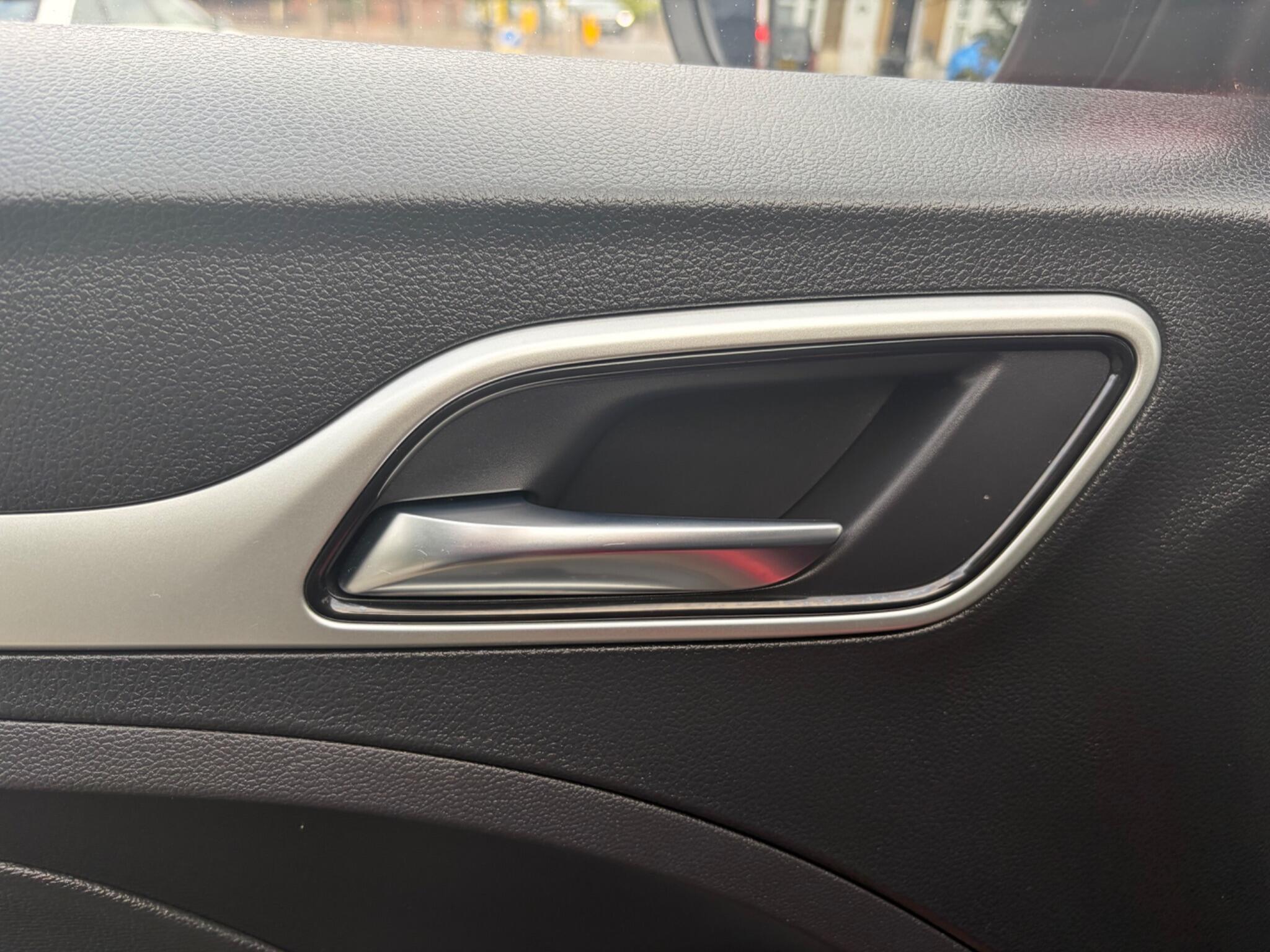 MG ZS view 91