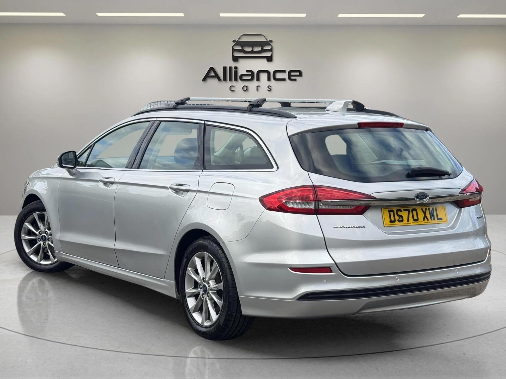 Ford Mondeo view 3