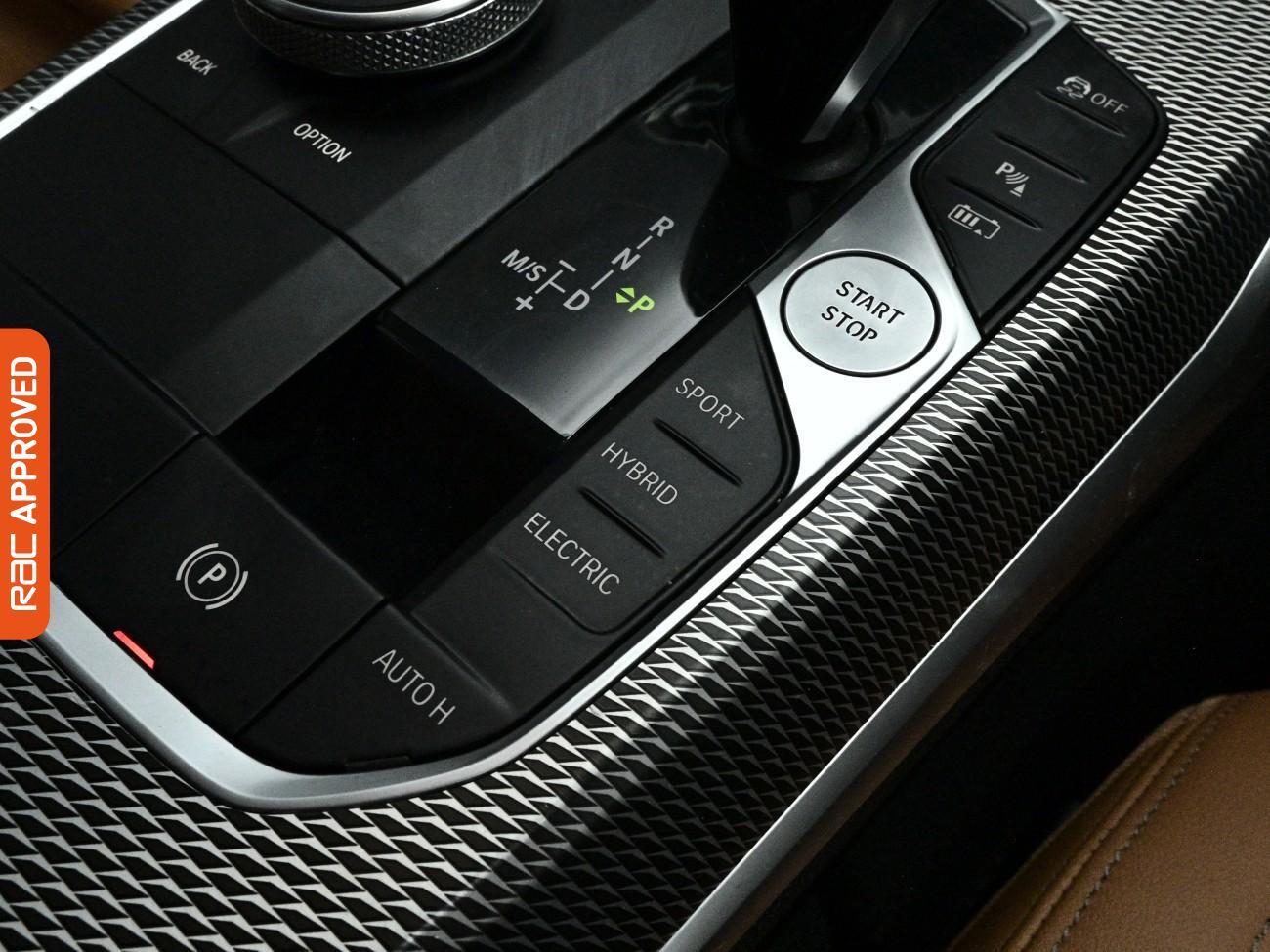 BMW 3 Series view 14