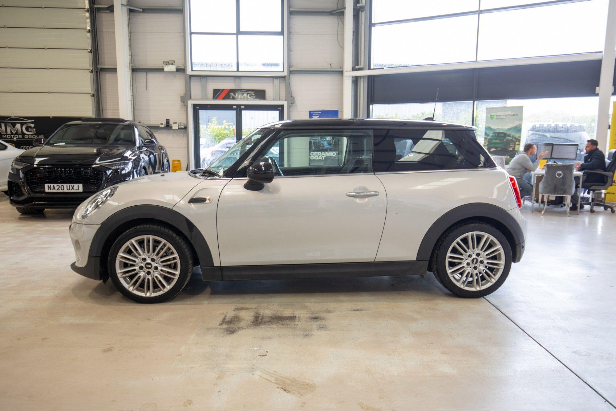 Mini Hatch view 12