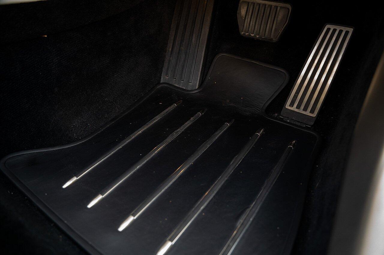 Rolls-Royce Dawn view 96
