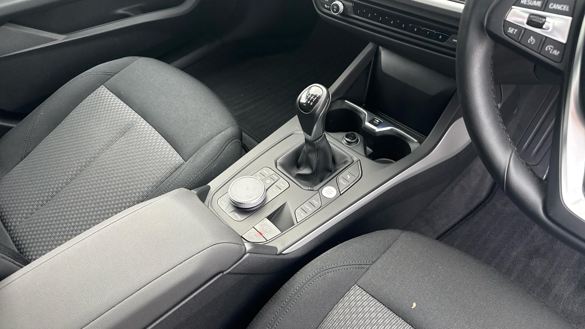 BMW 1 Series view 10