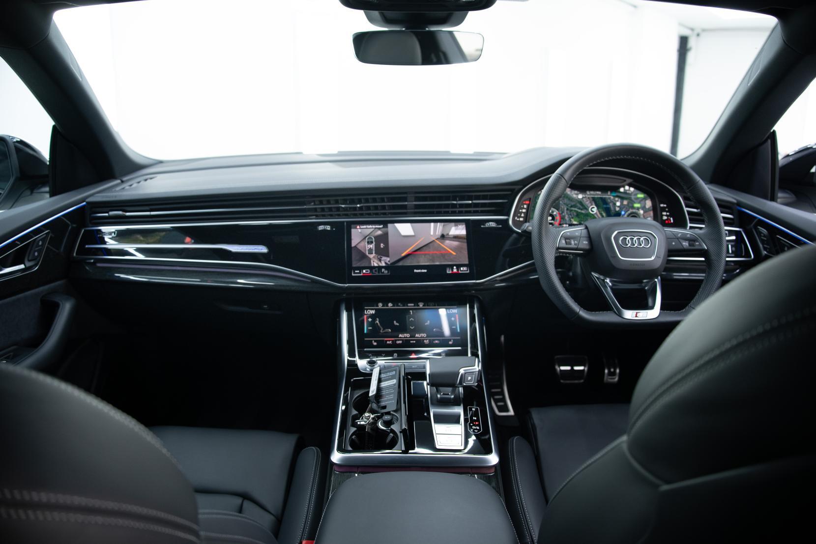 Audi Q8 view 12