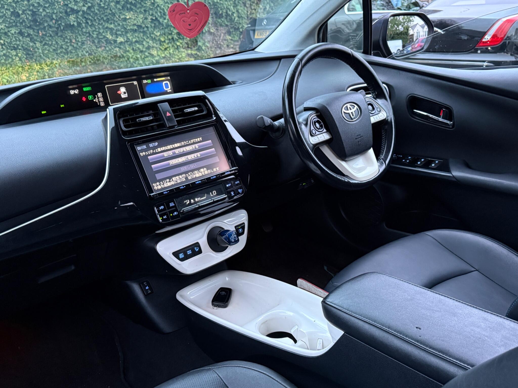 Toyota Prius - Image 31