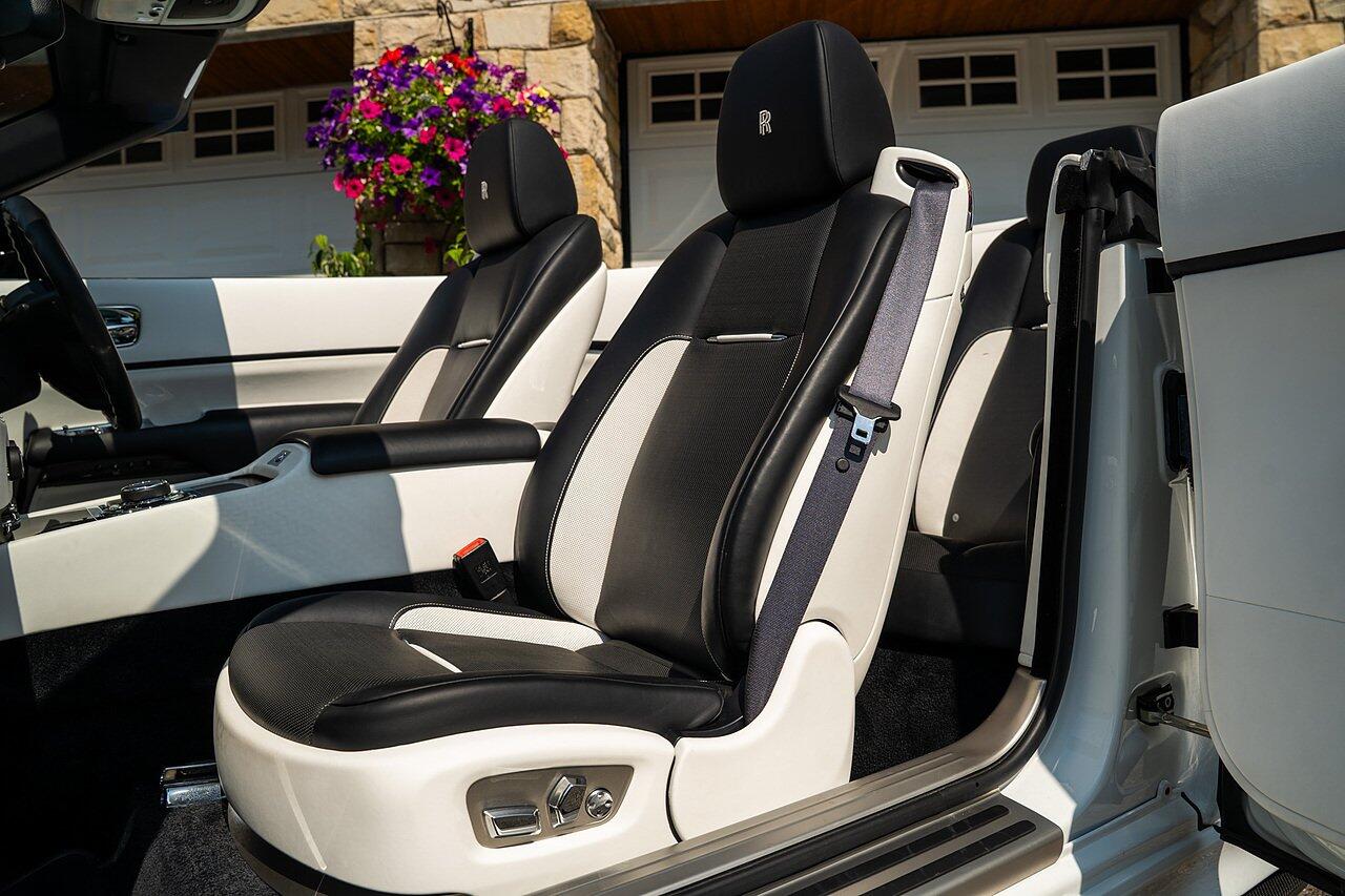 Rolls-Royce Dawn view 81