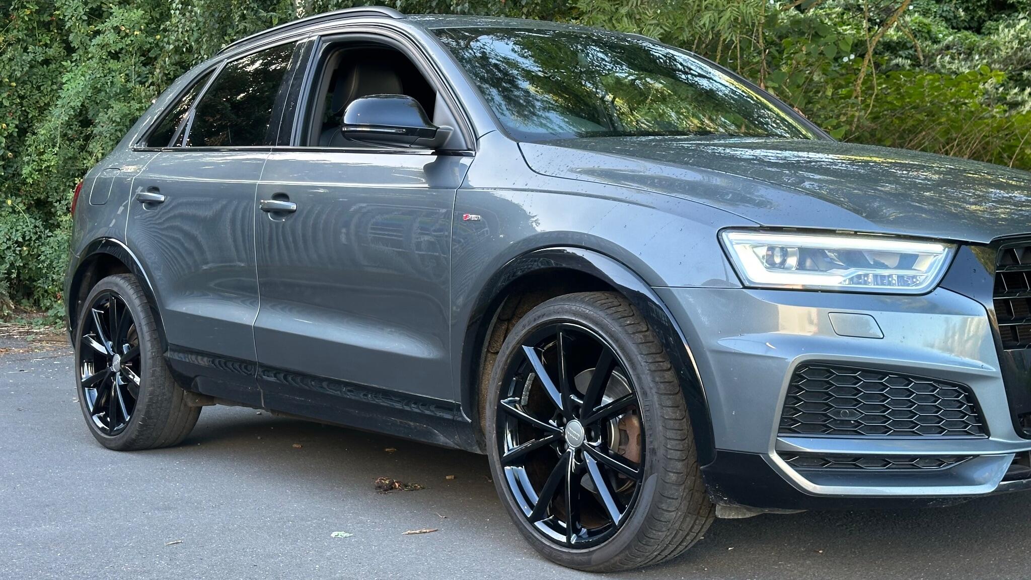 Audi Q3 view 6