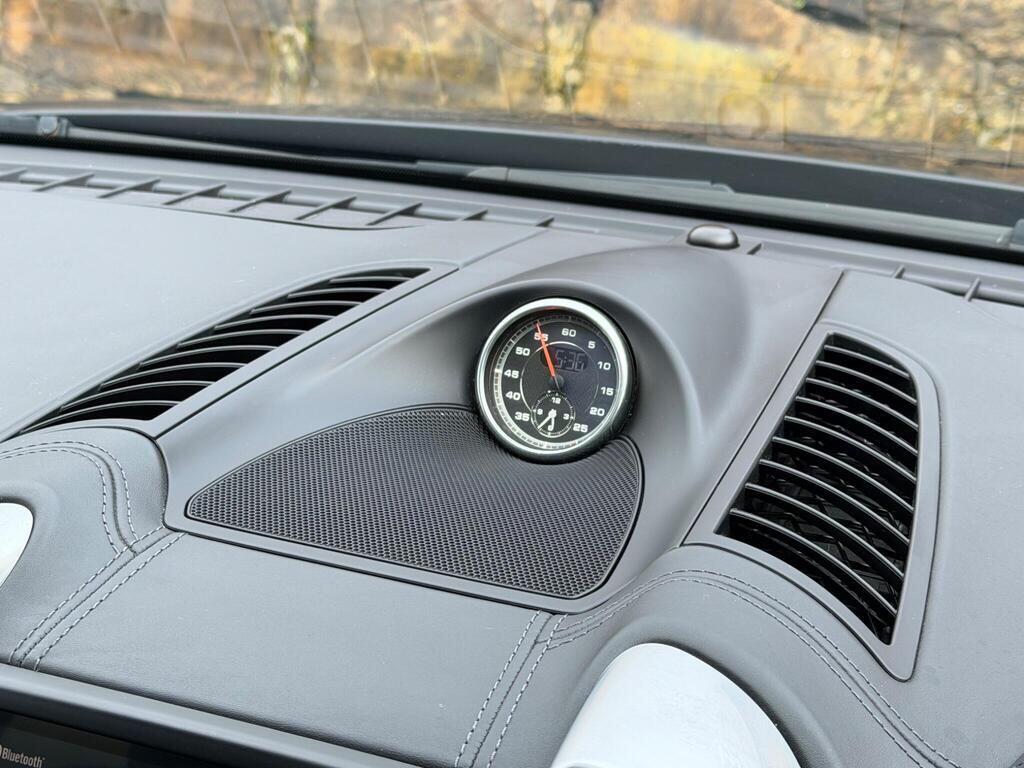 Porsche Cayenne view 30