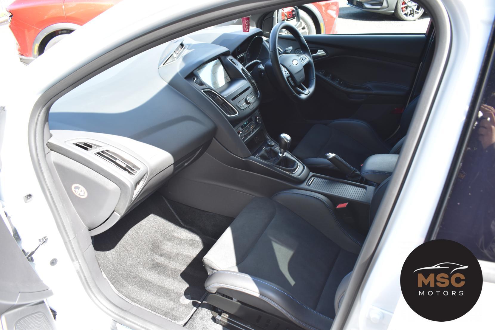 Ford Focus view 44
