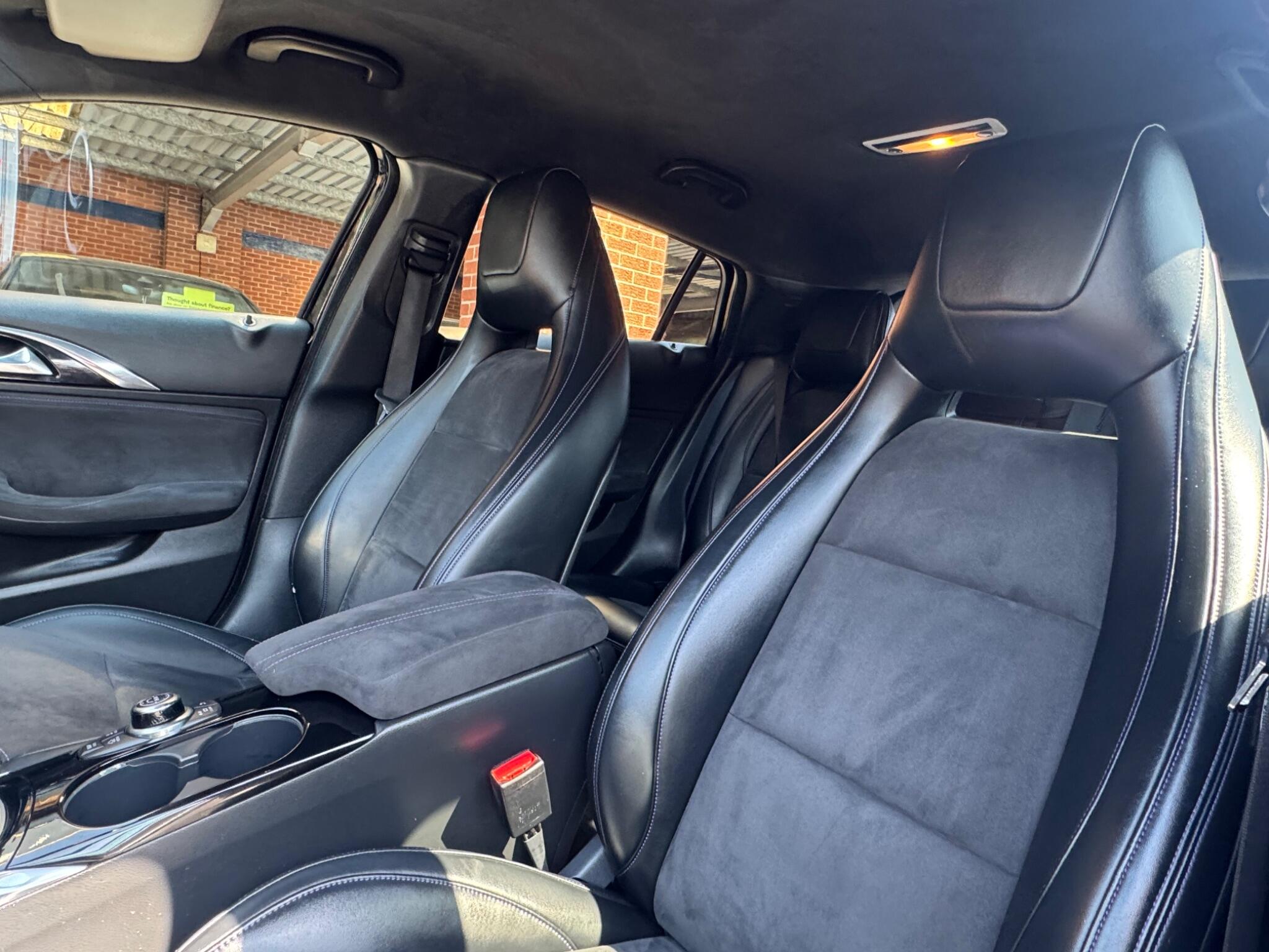 Infiniti Q30 view 7