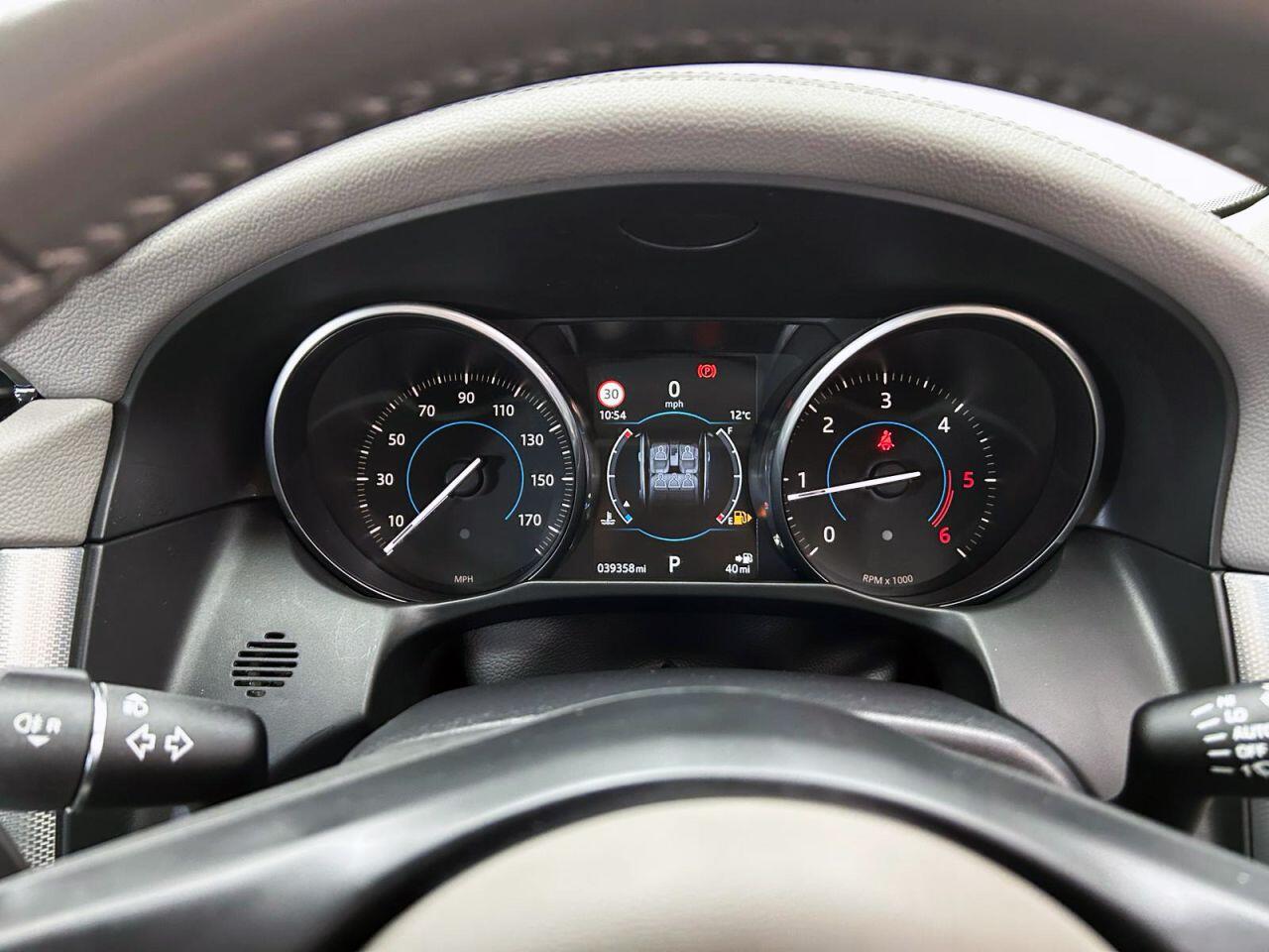 Jaguar XF view 18