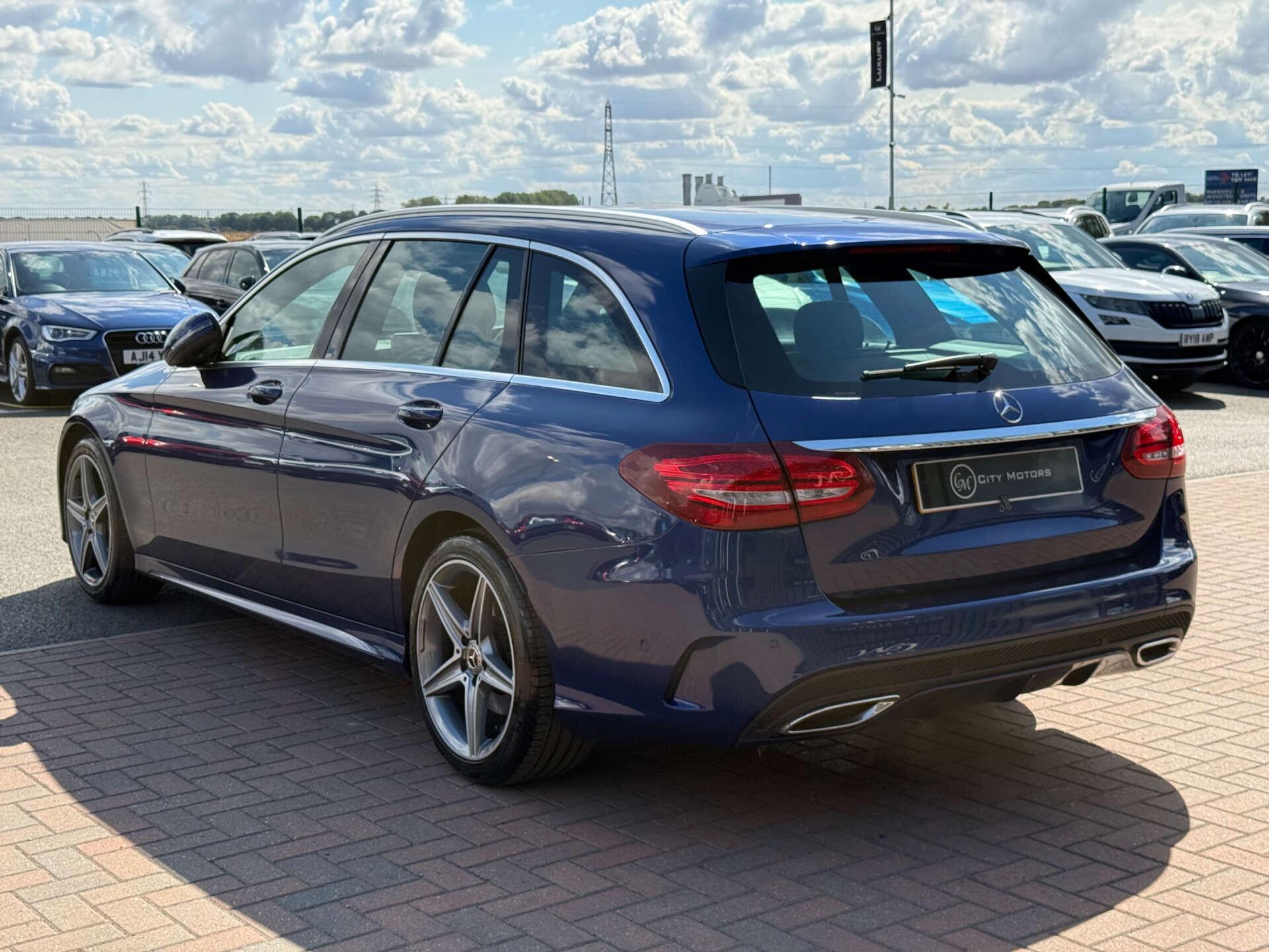 Mercedes-Benz C-Class view 24