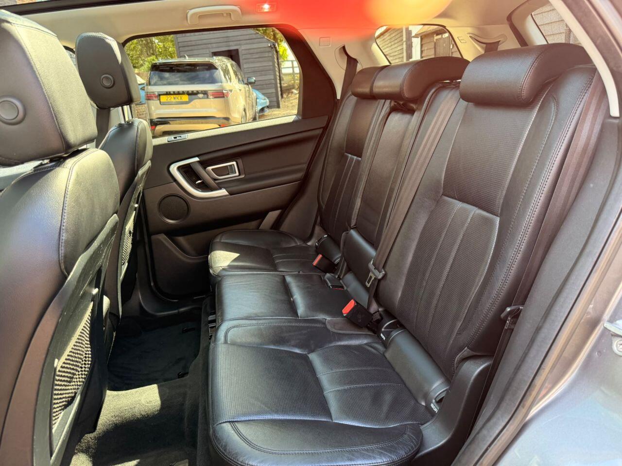 Land Rover Discovery Sport view 13