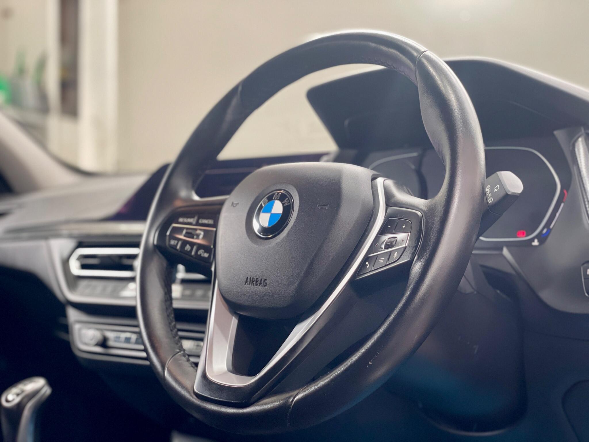 BMW 1 Series view 36