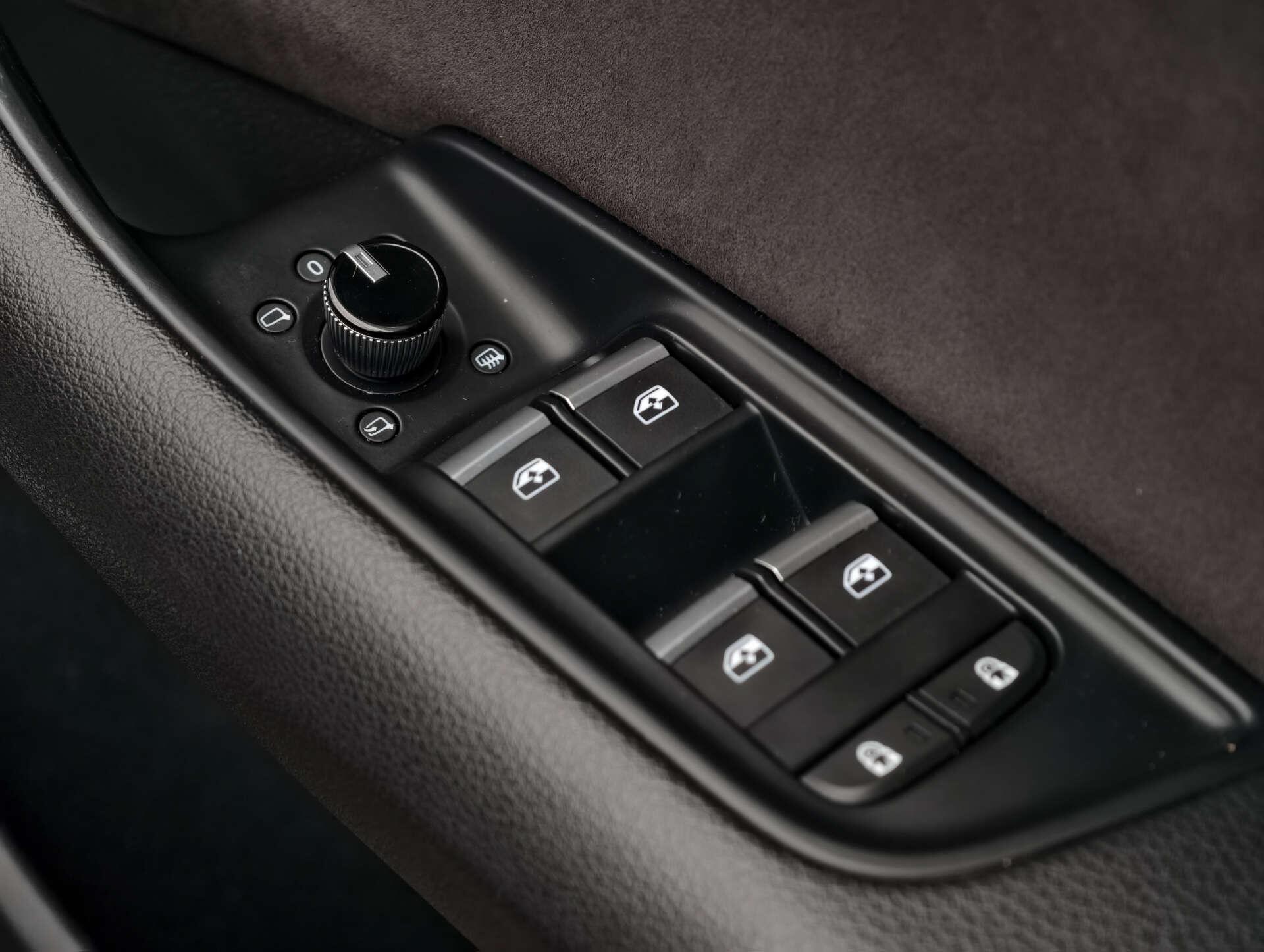 Audi Q8 view 31