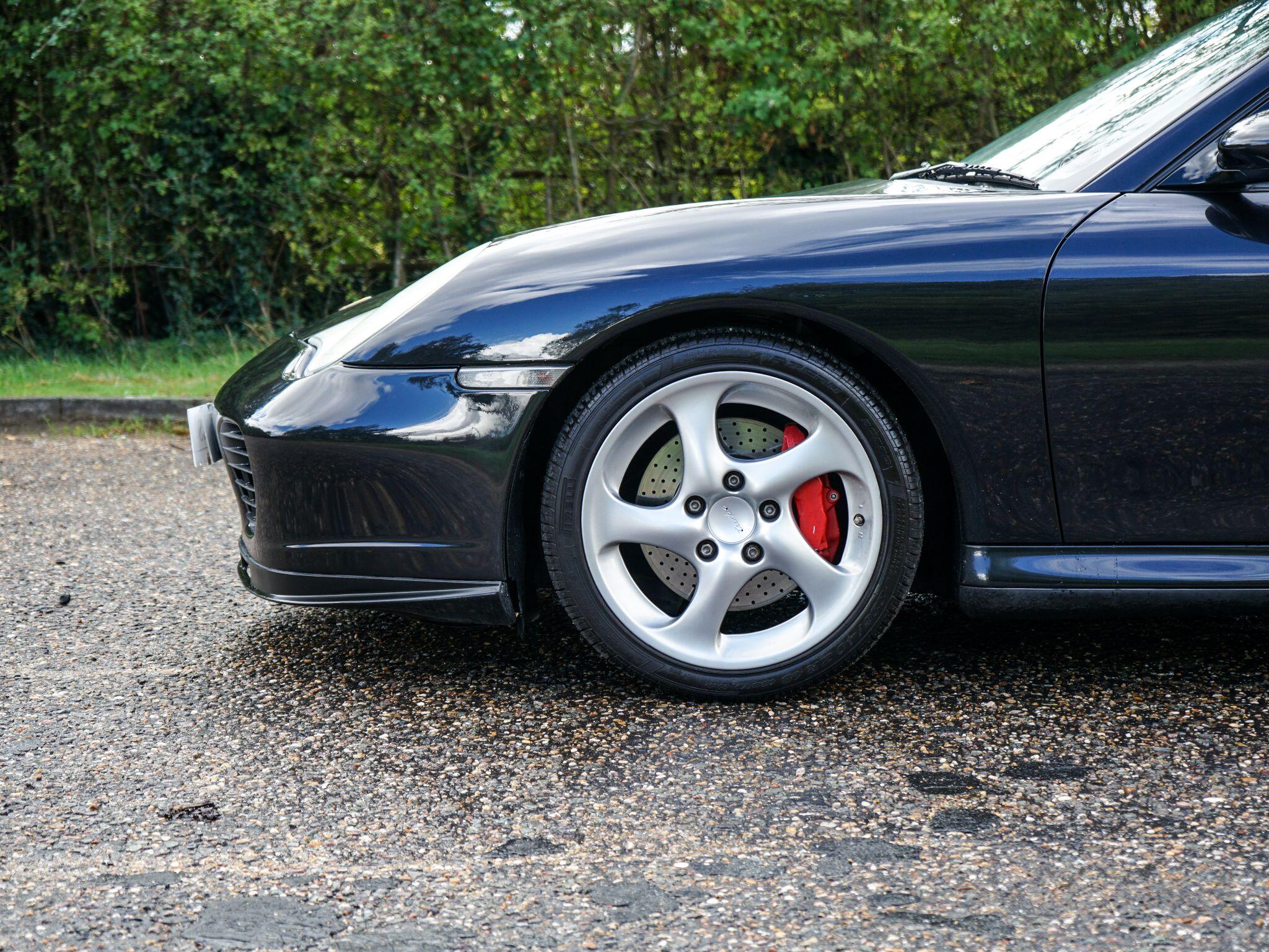Porsche 911 view 5