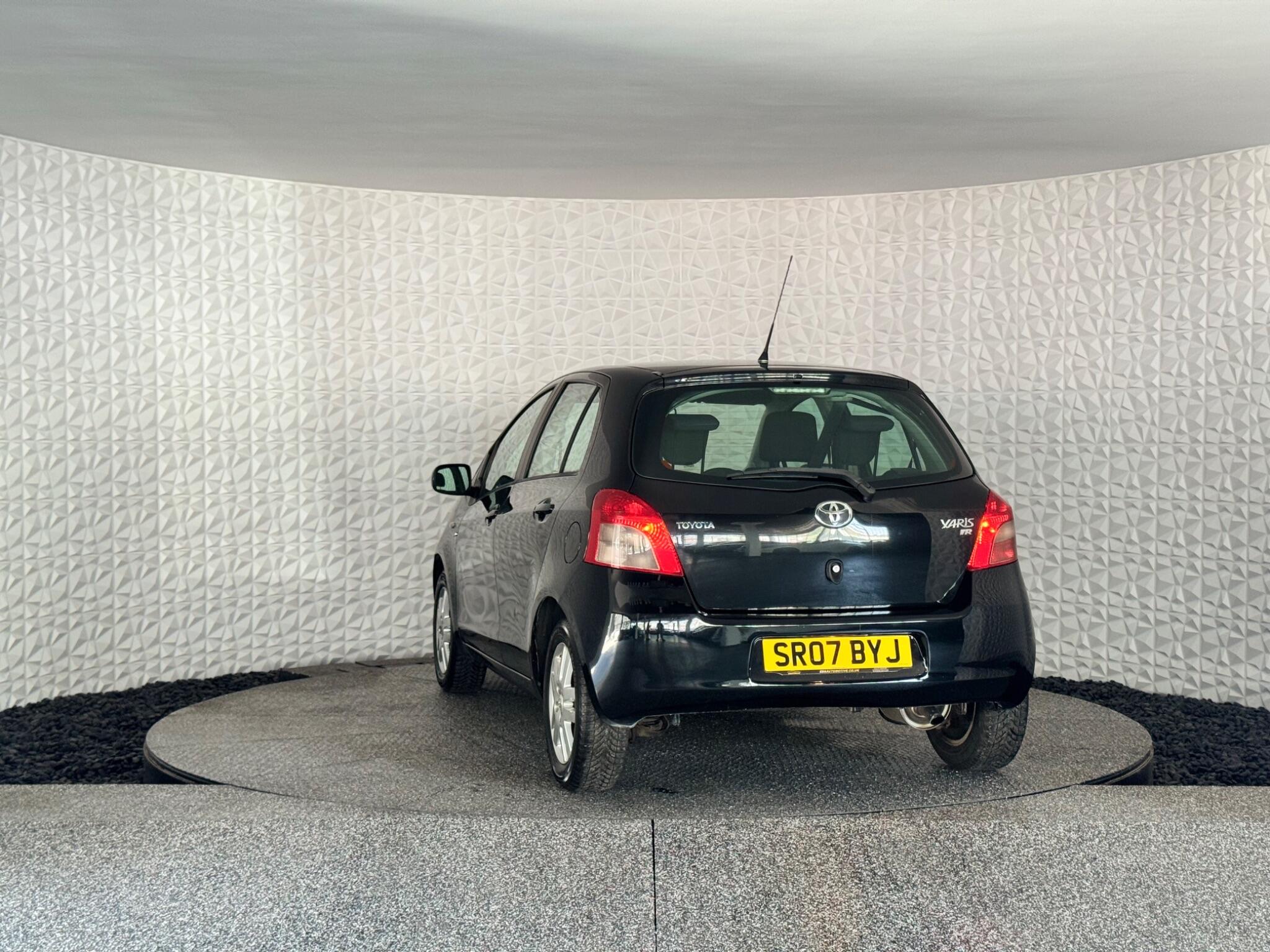 Toyota Yaris view 13