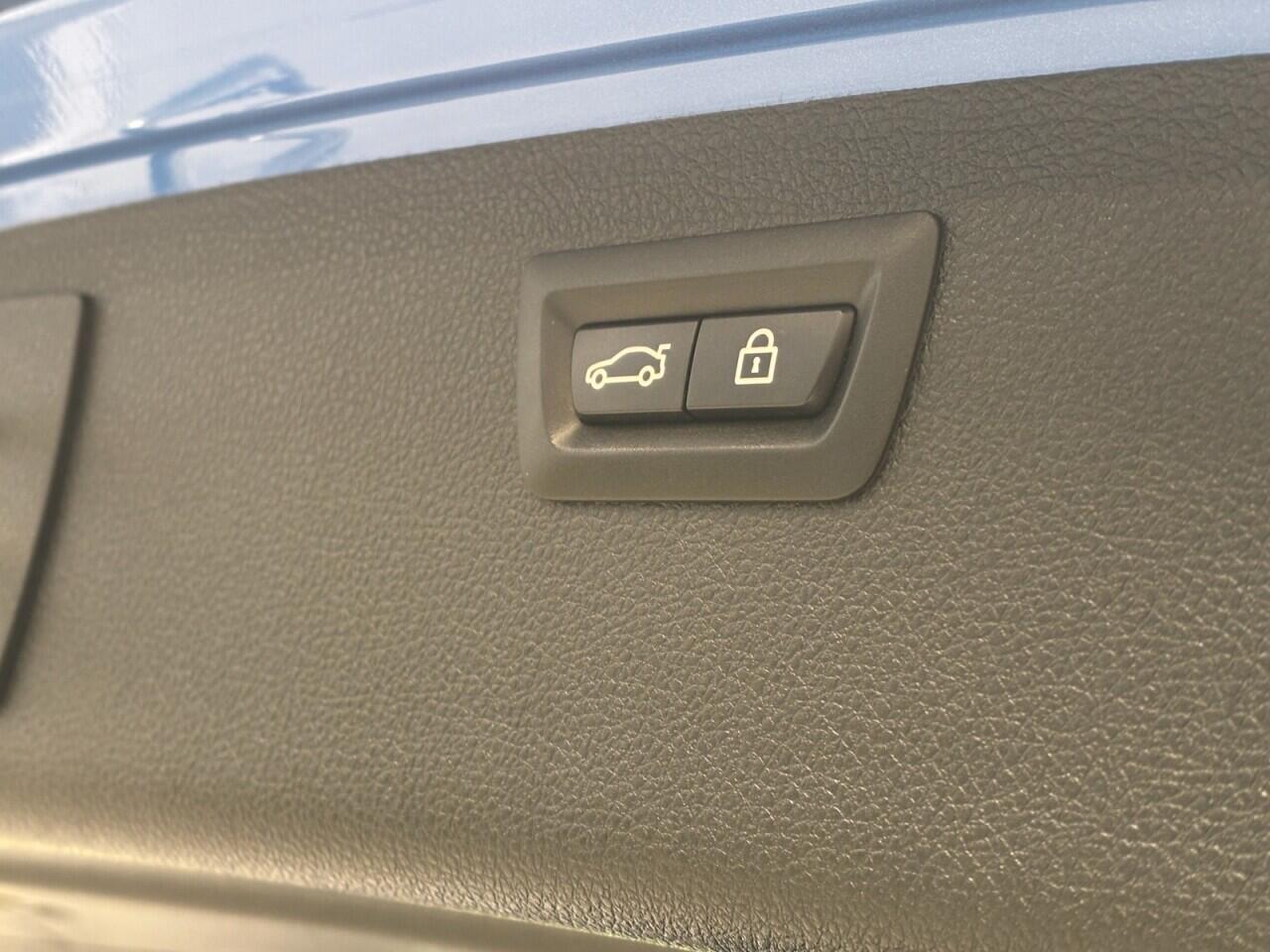 BMW 3 Series view 23