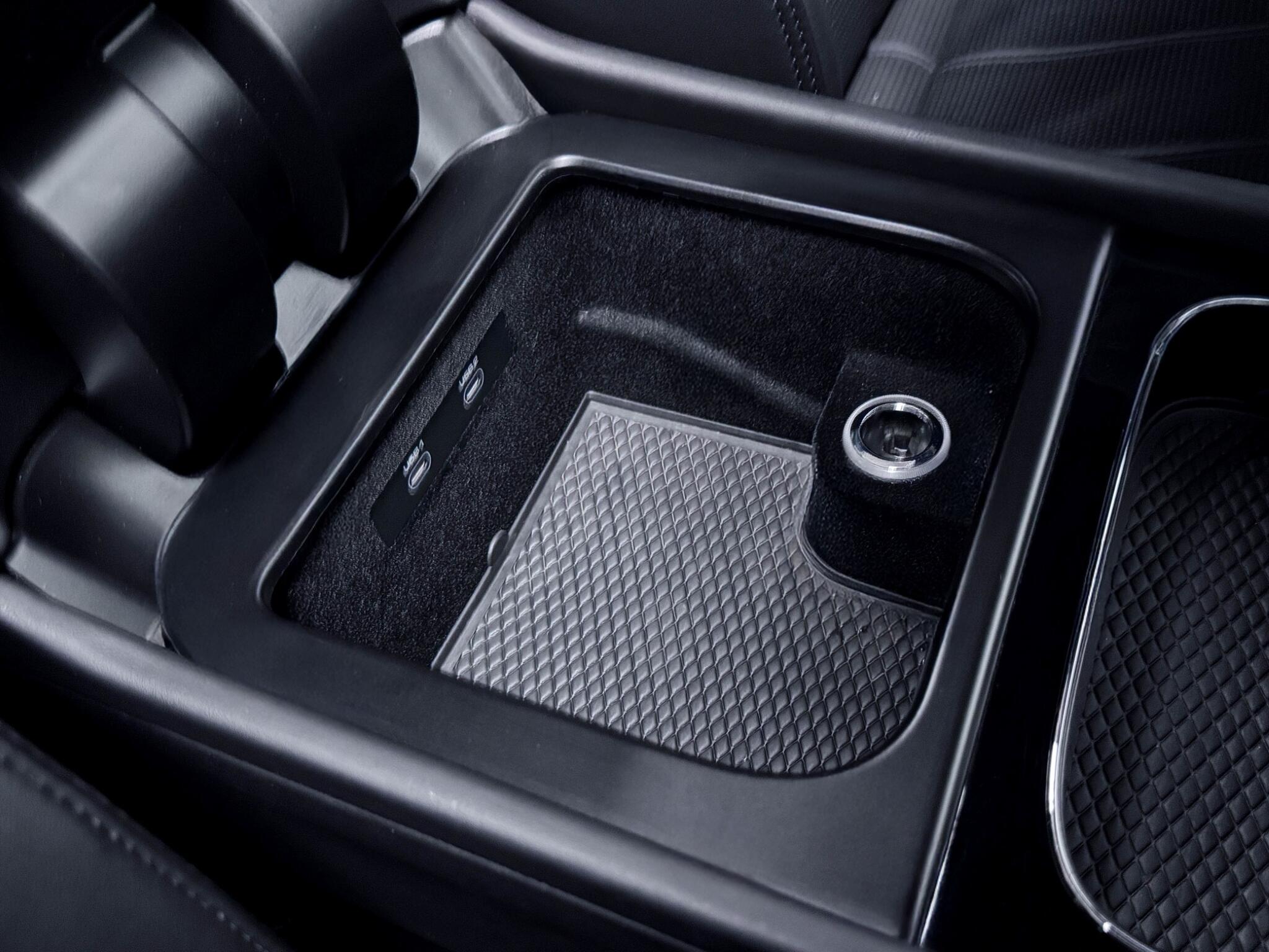 Bentley Bentayga view 45
