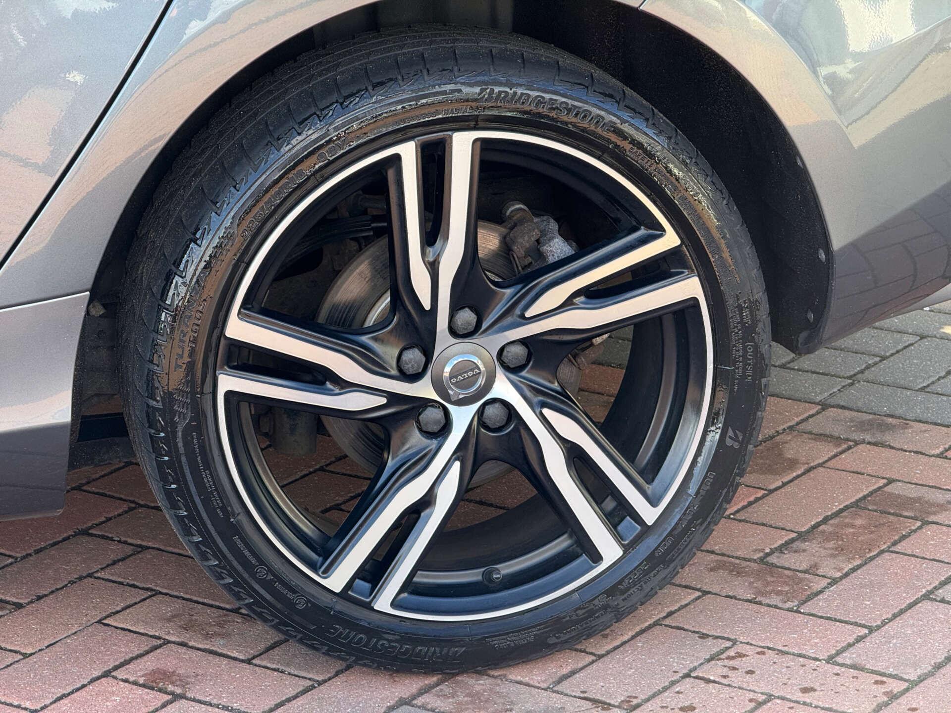 Volvo V40 view 9