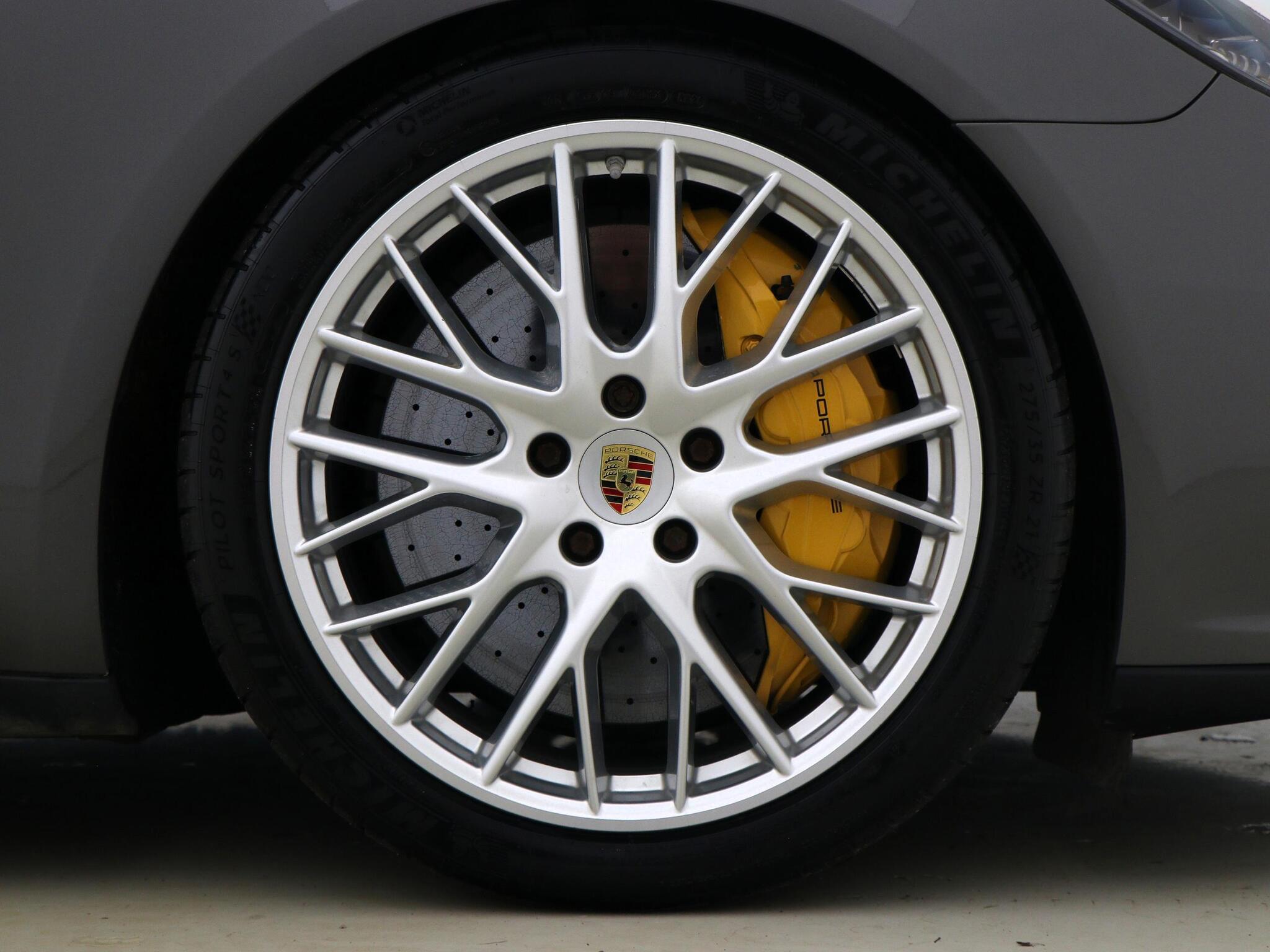 Porsche Panamera view 4