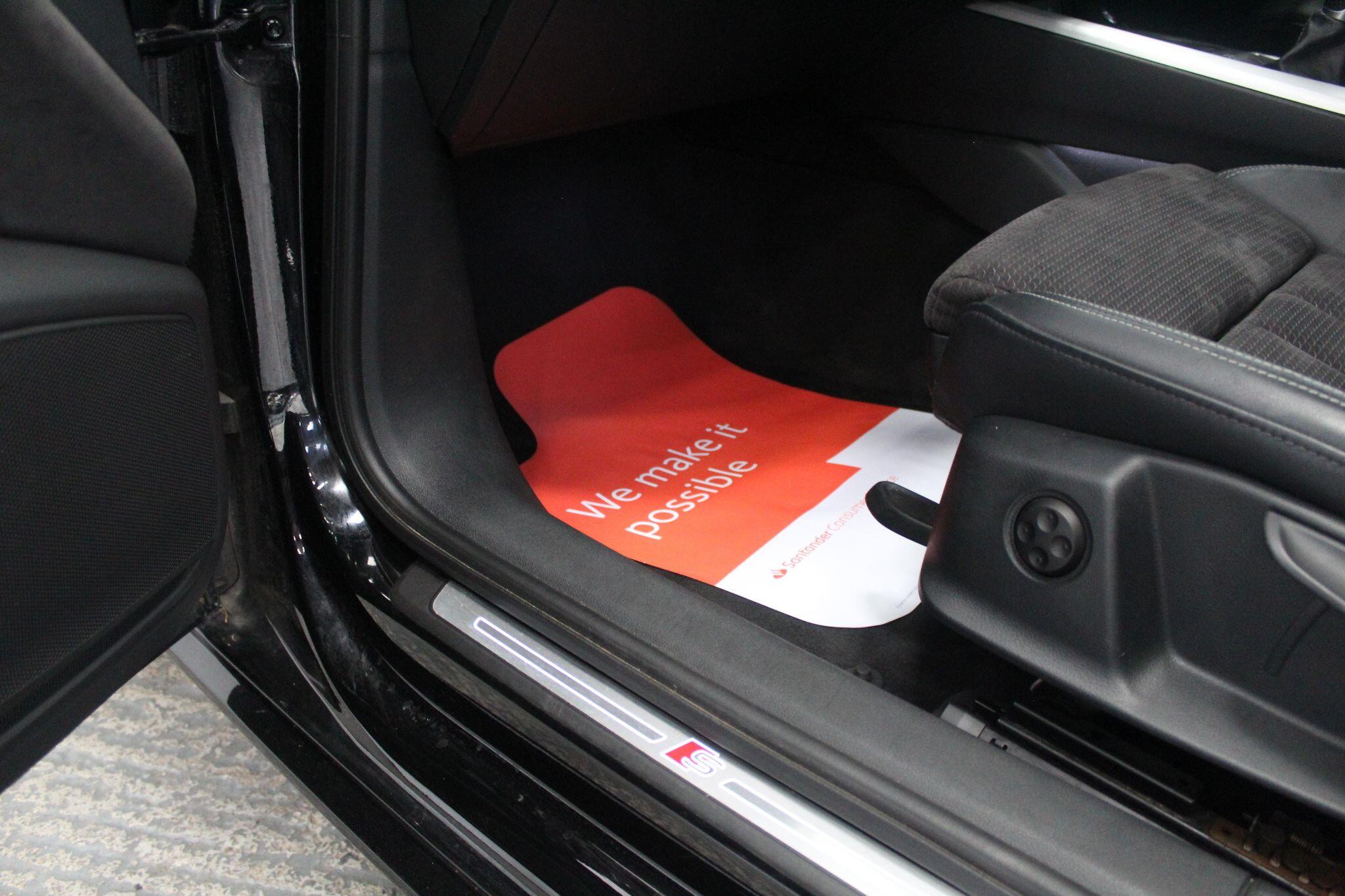 Audi A4 view 32