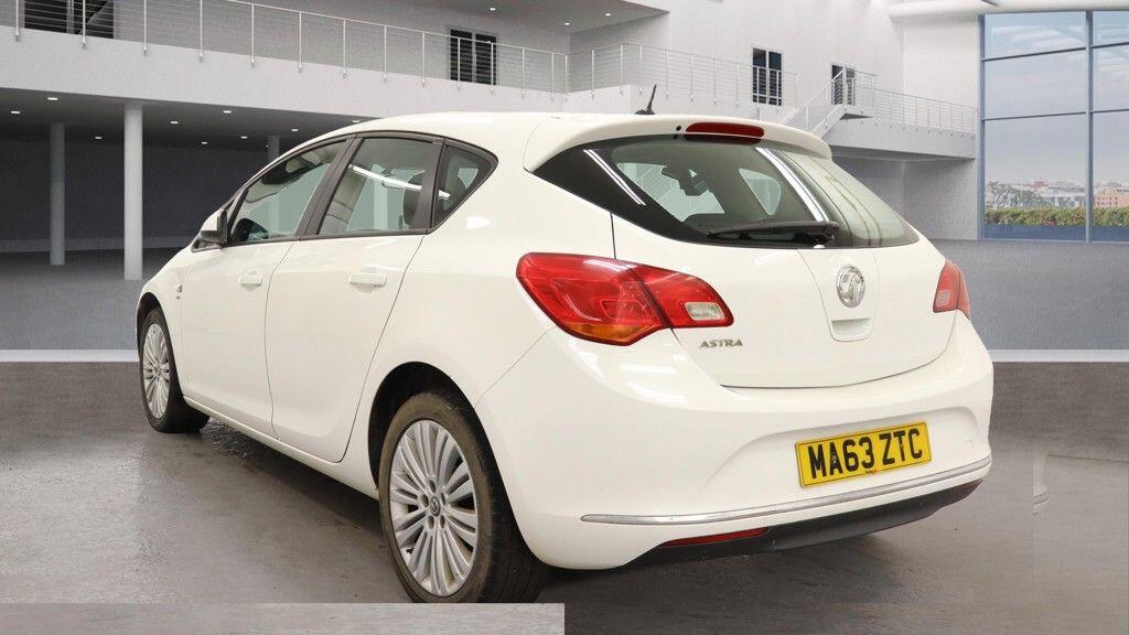 Vauxhall Astra view 3