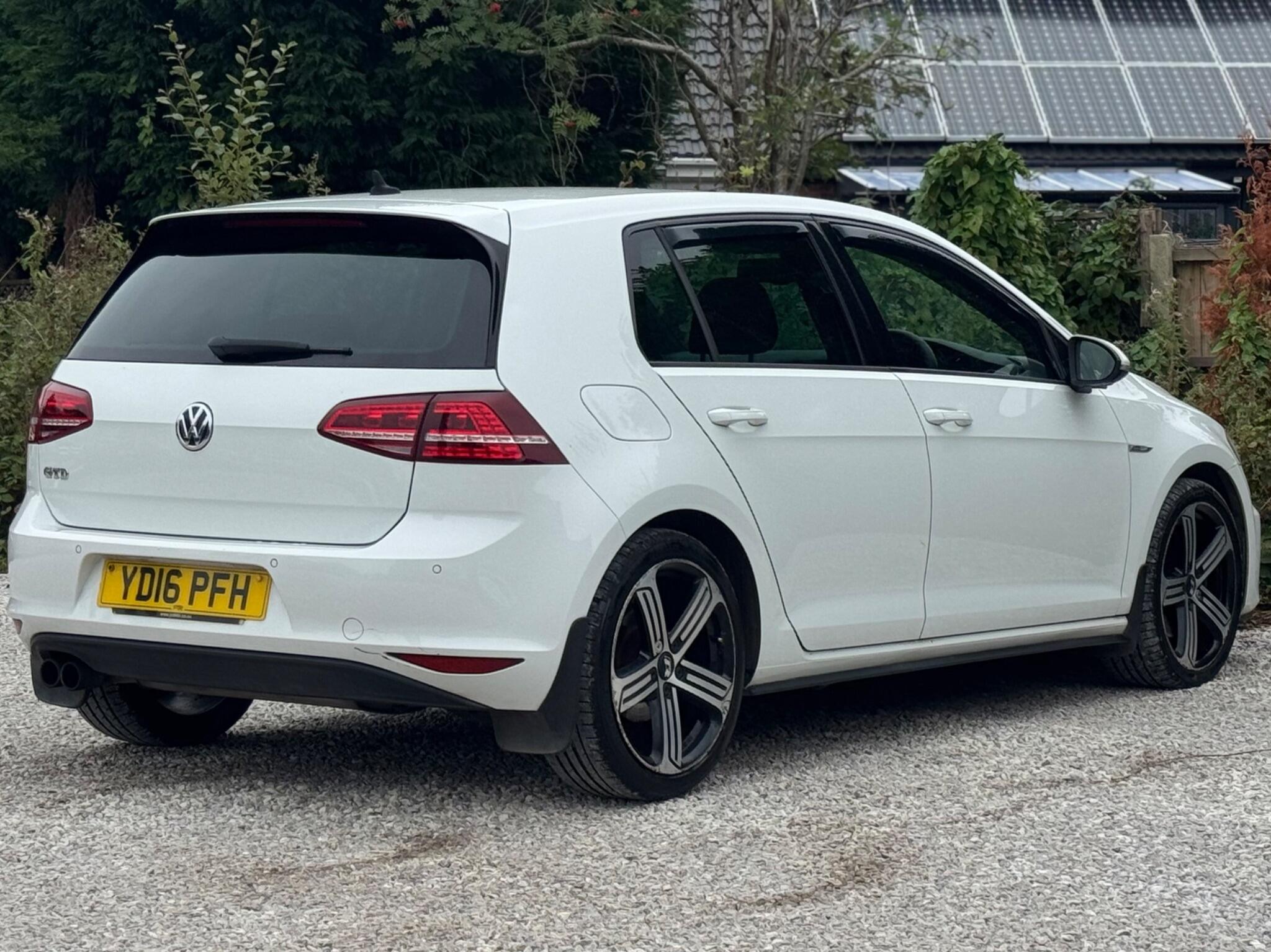 Volkswagen Golf view 10
