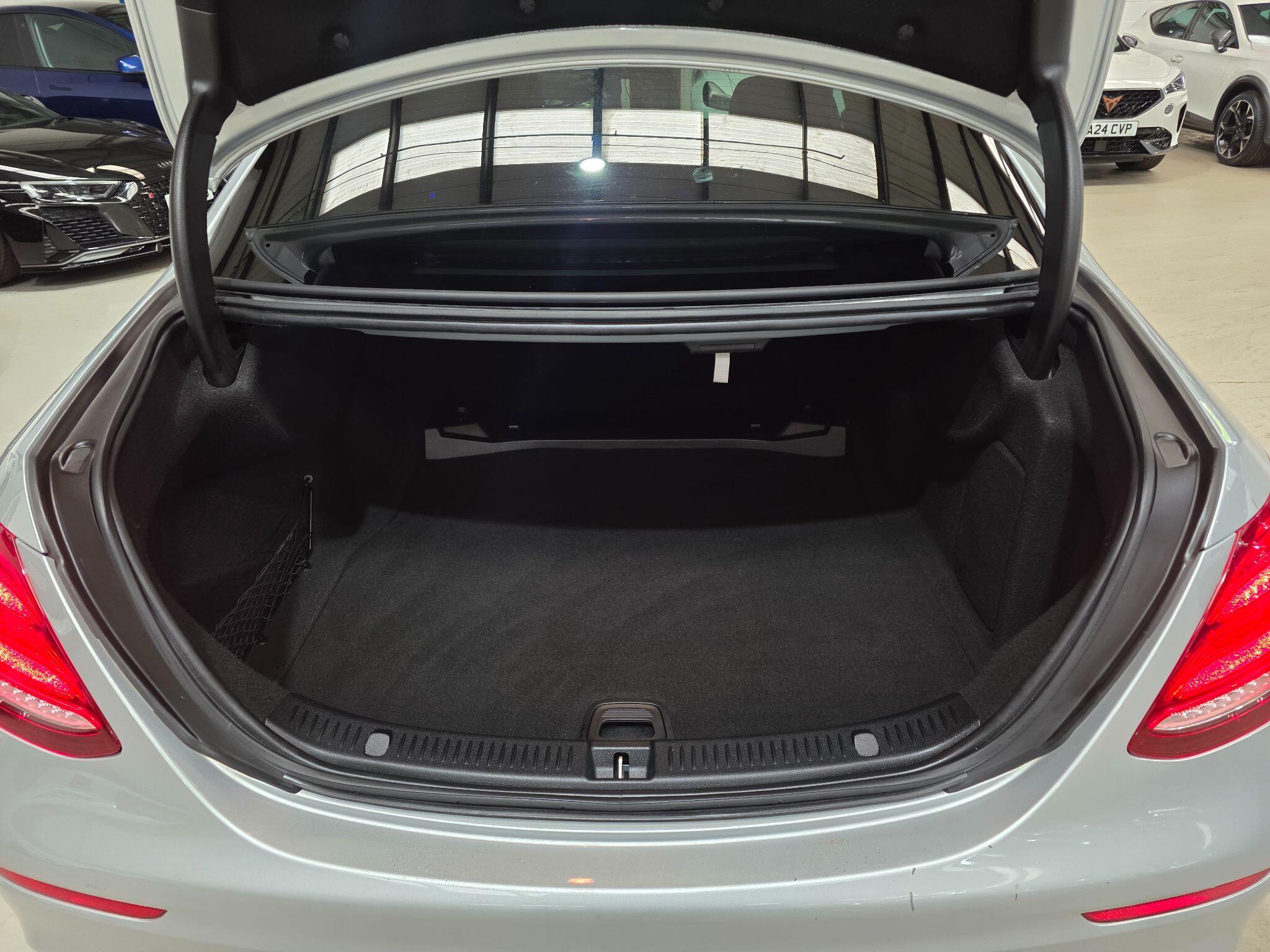 Mercedes-Benz E-Class view 30