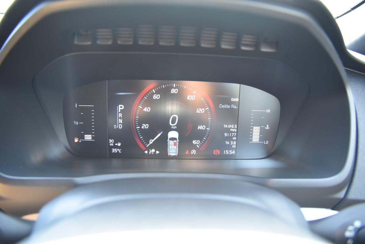 Volvo XC90 view 29