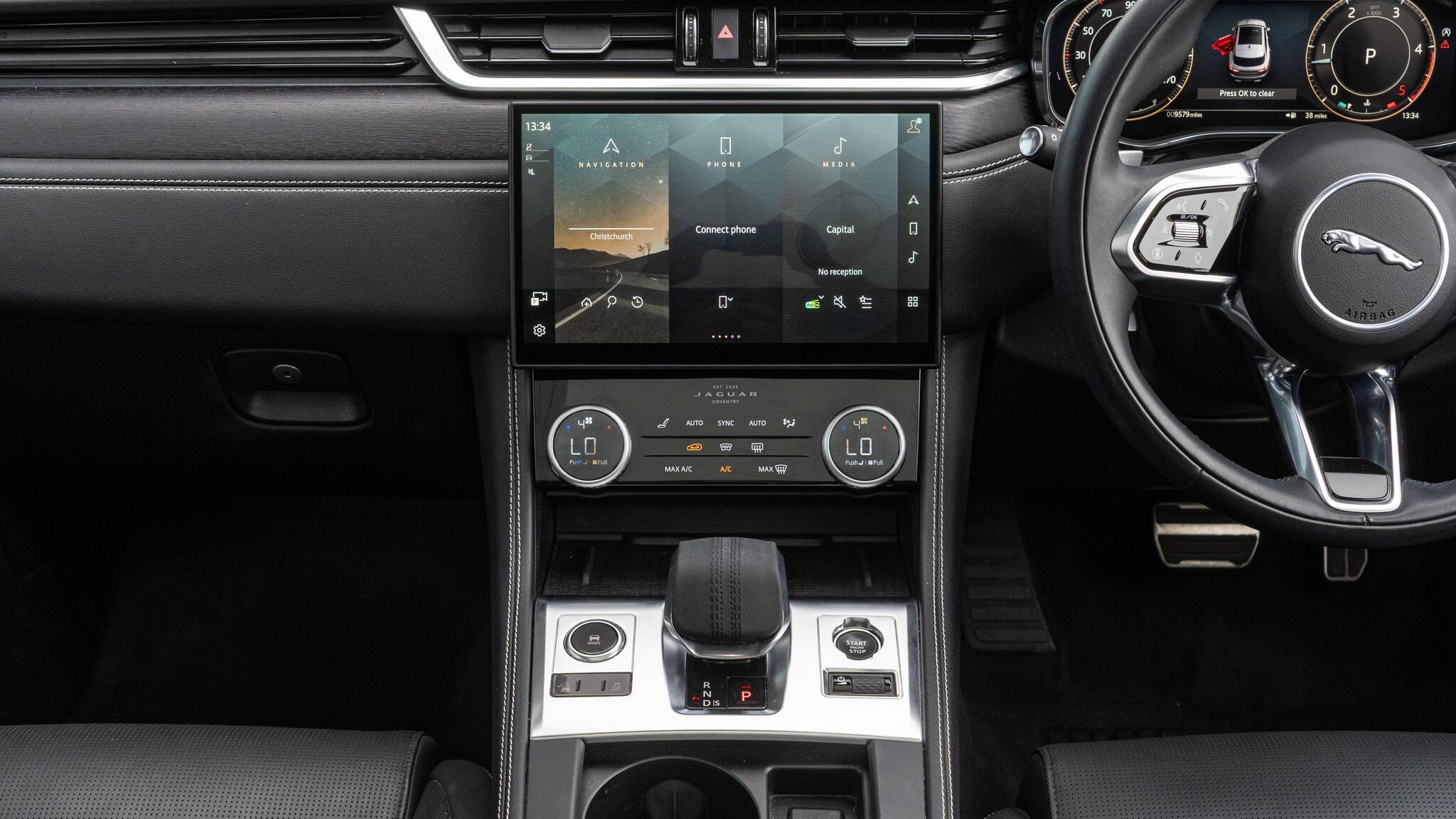 Jaguar F-Pace view 60