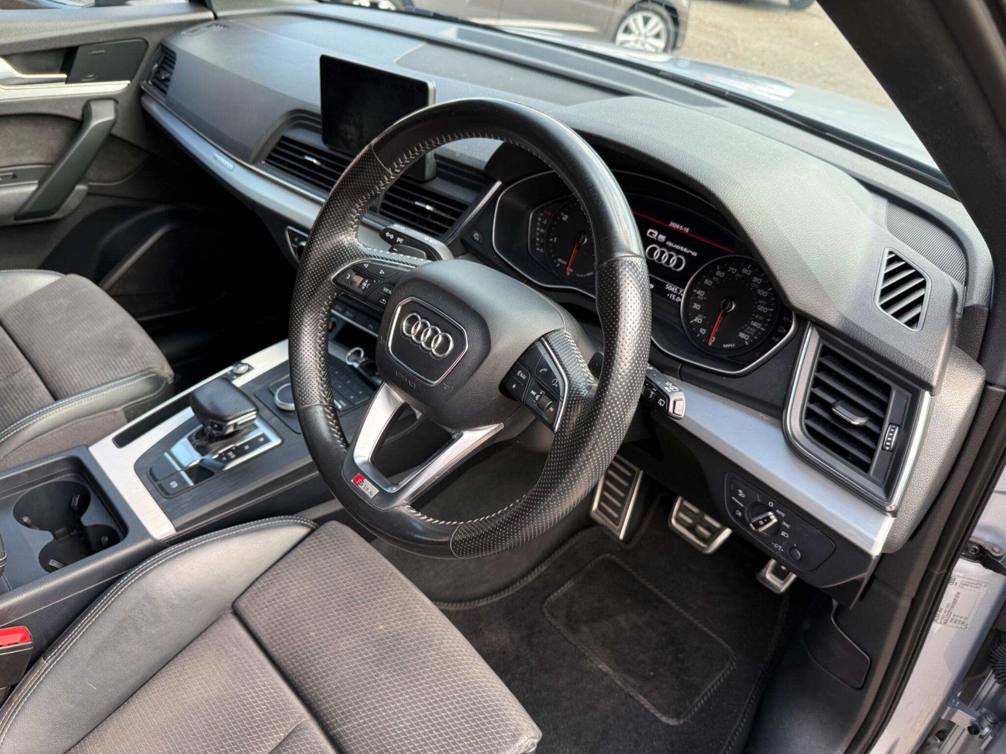 Audi Q5 view 17