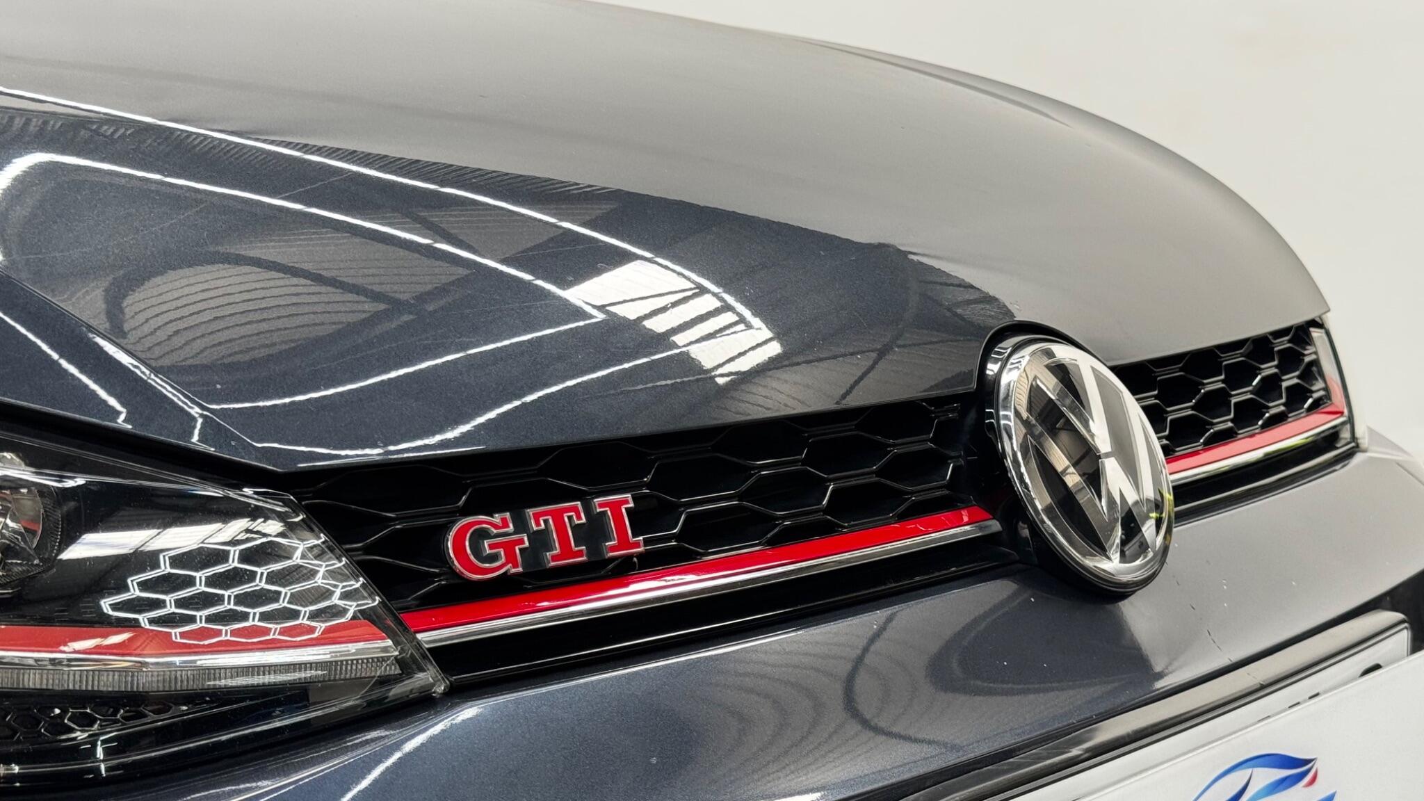 Volkswagen Golf view 19