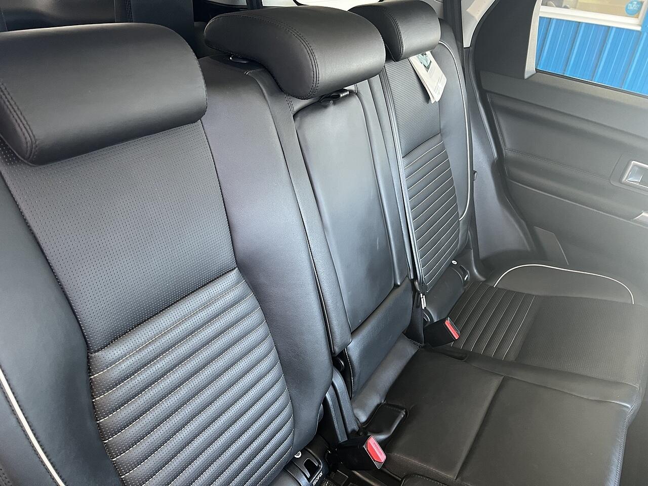 Land Rover Discovery Sport view 13