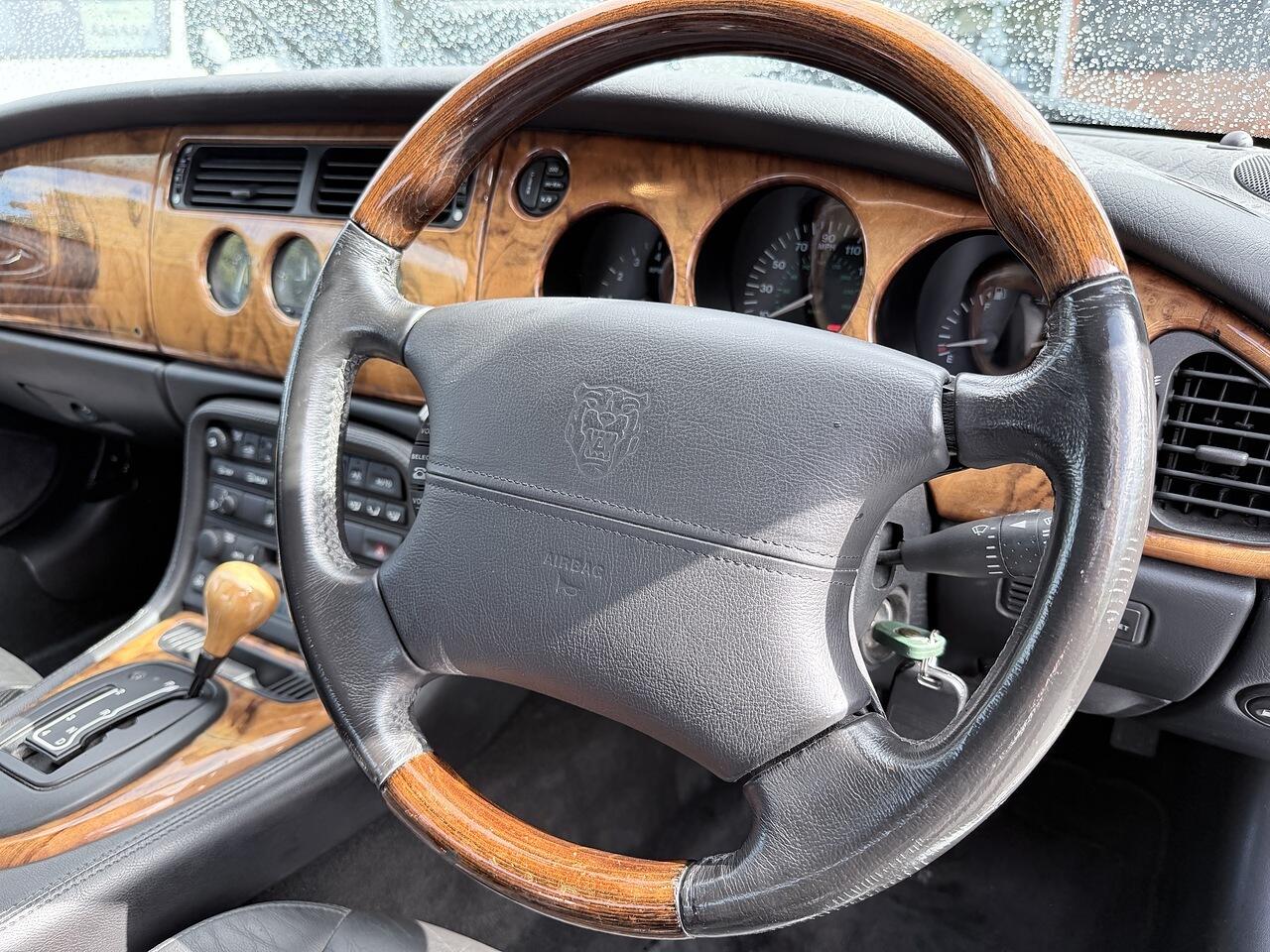 Jaguar XK8 view 15