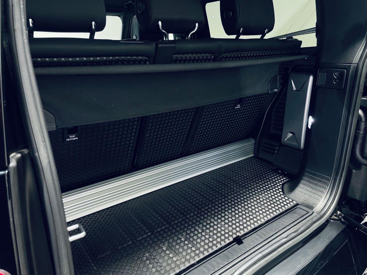 Land Rover Defender 90 view 36