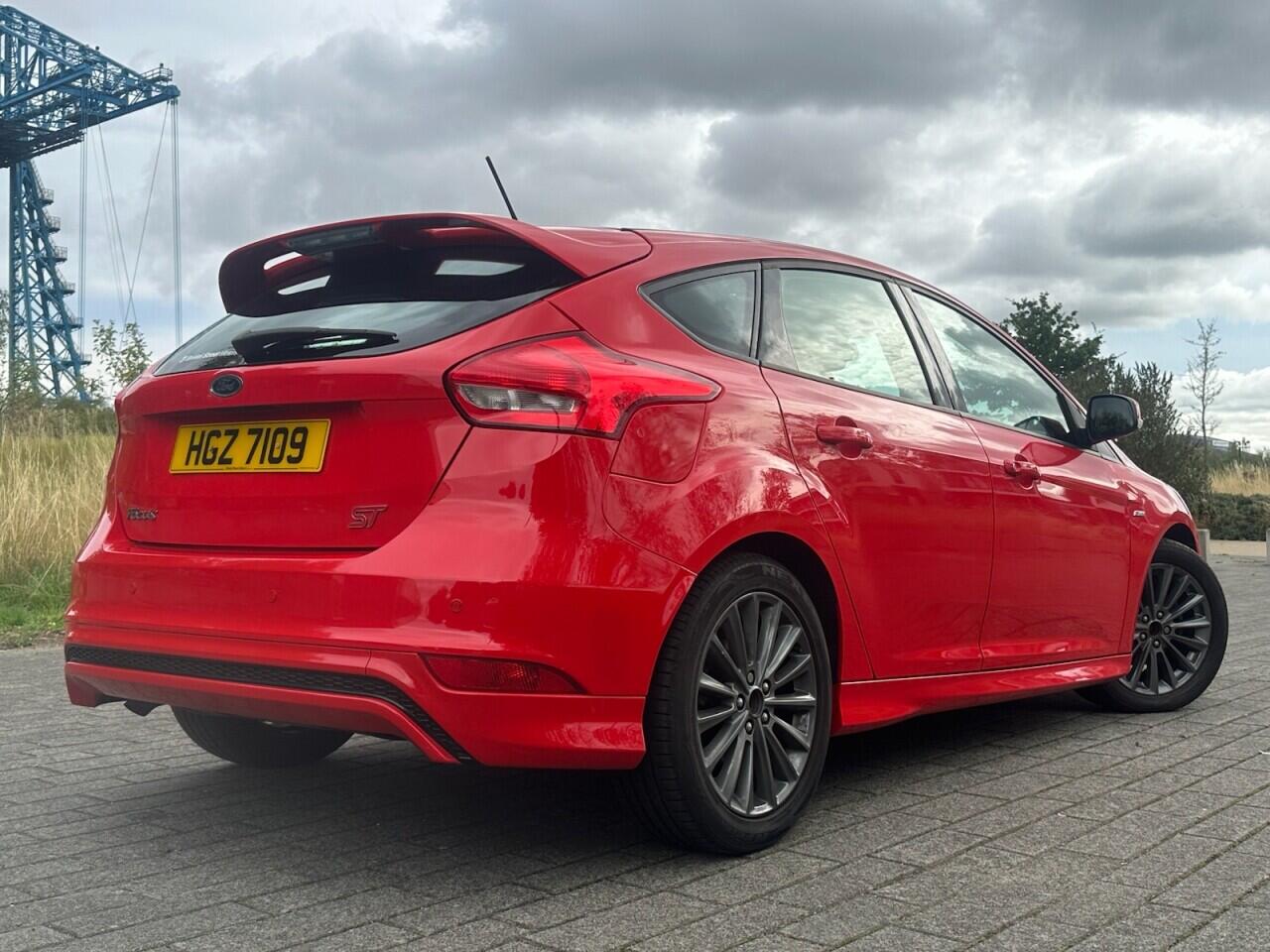 Ford Focus view 12