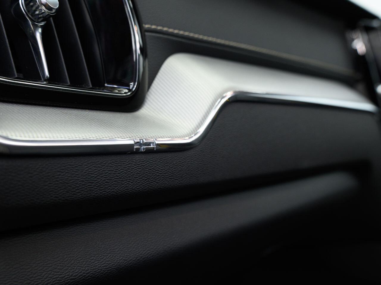 Volvo XC60 view 38