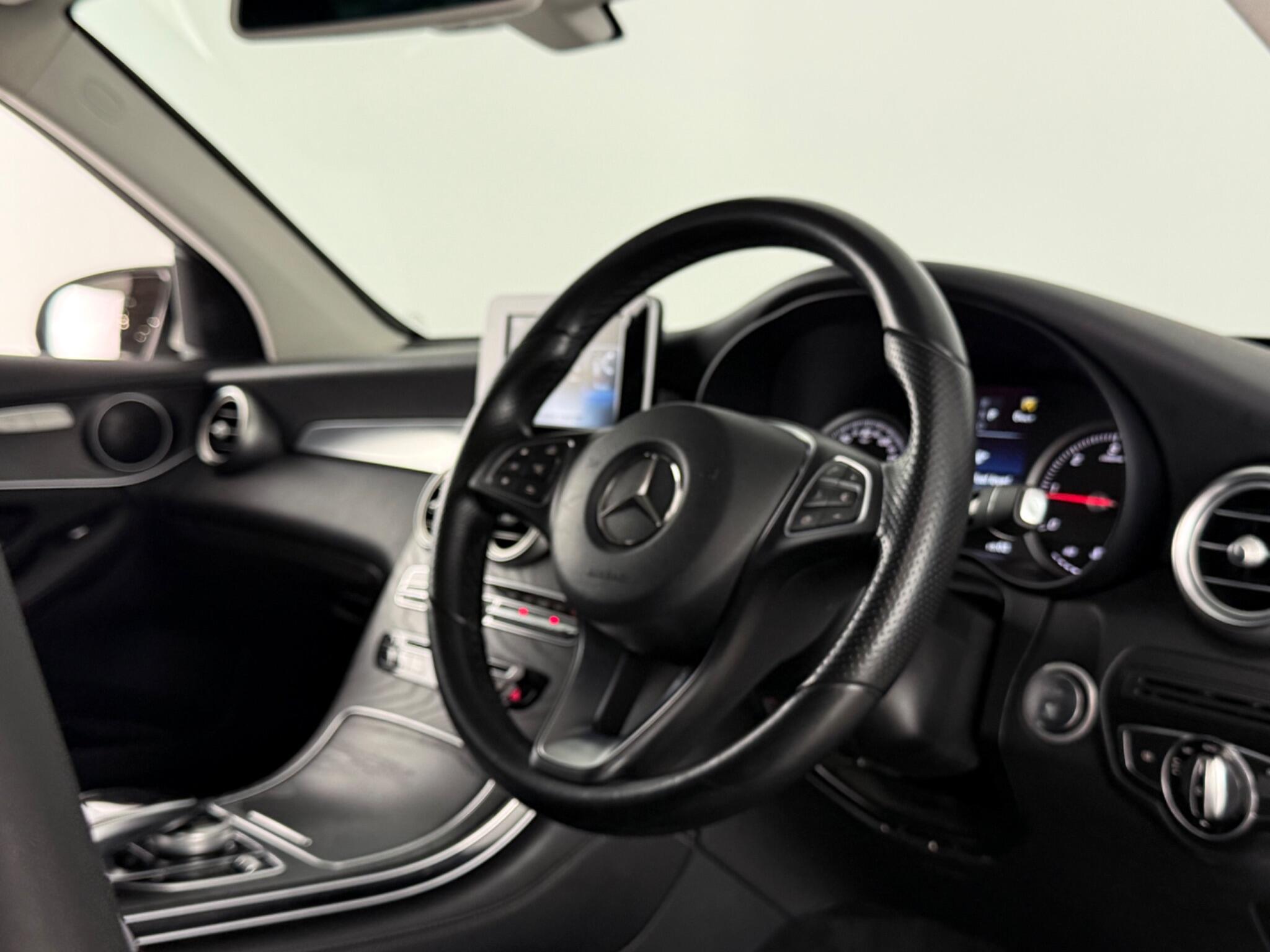 Mercedes-Benz GLC view 3
