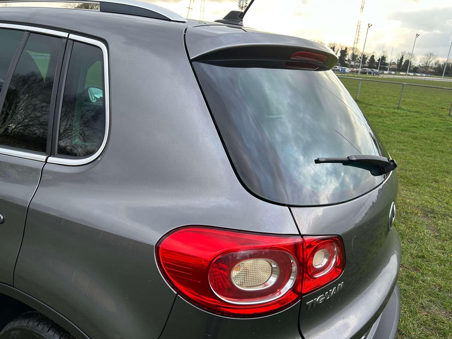 Volkswagen Tiguan view 19