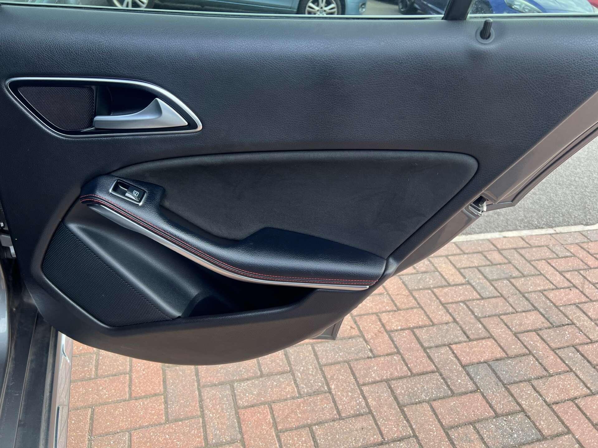 Mercedes-Benz GLA view 43