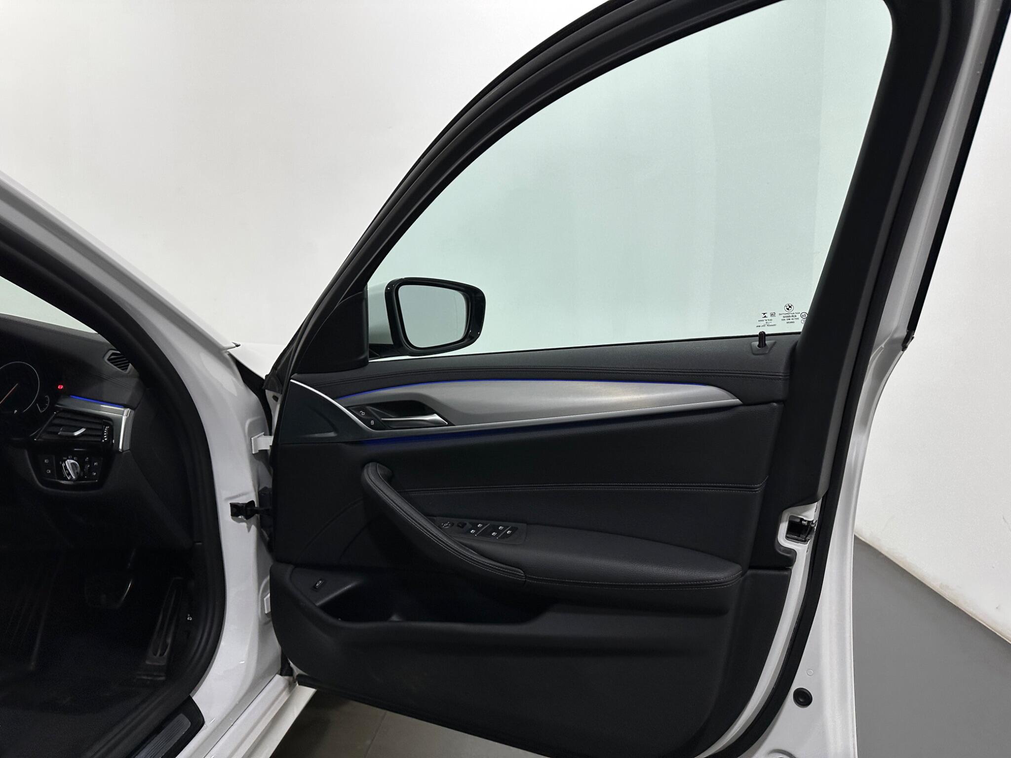 BMW 5 Series view 33