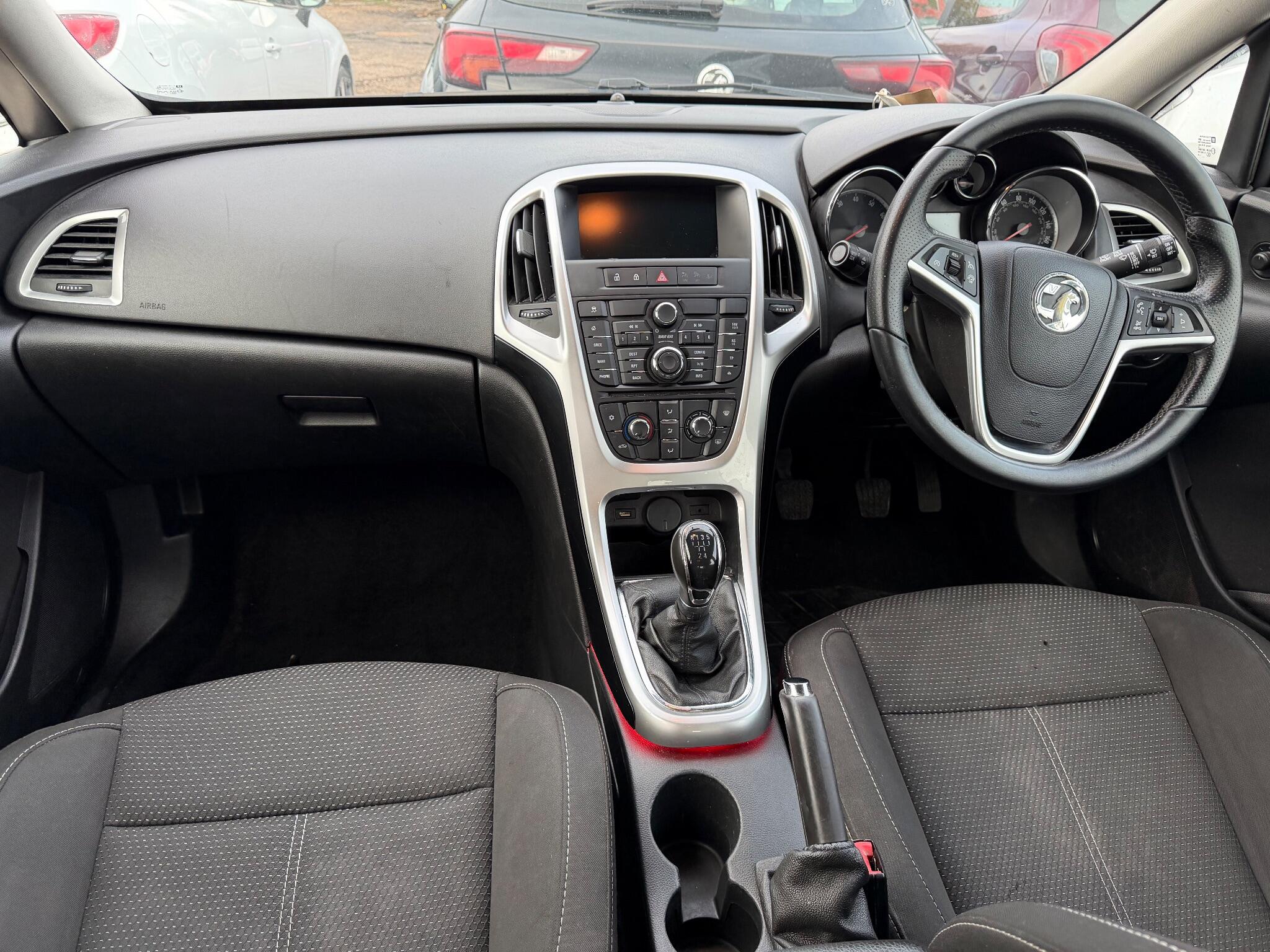 2015 Vauxhall Astra 1.6i Tech Line GT Euro 6 5dr image 19