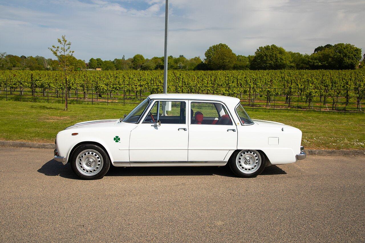 Alfa Romeo Giulia view 94