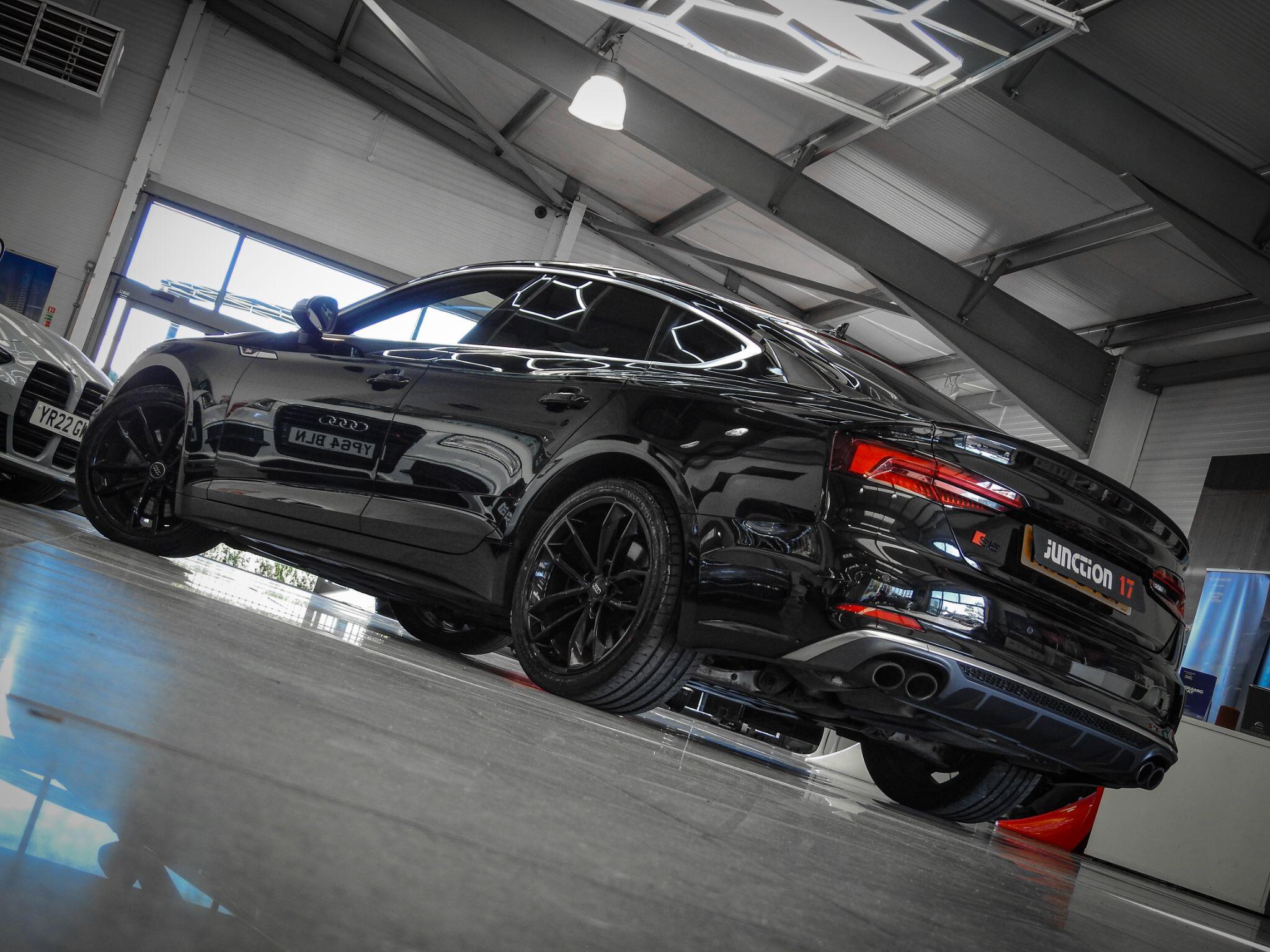 Audi S5 view 4