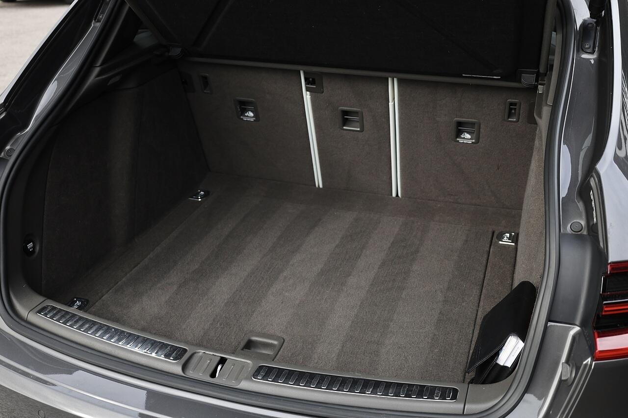 Porsche Macan view 14