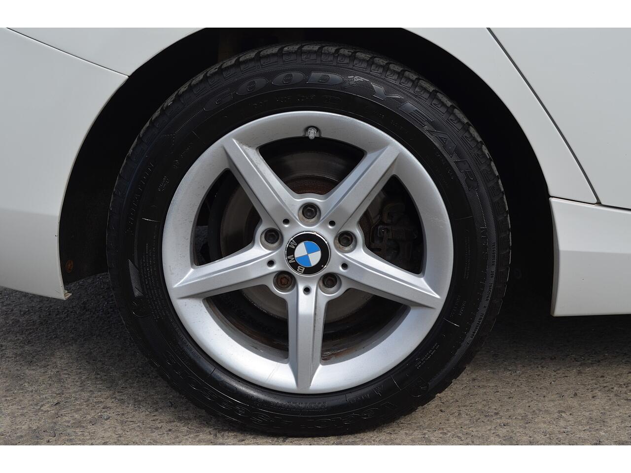BMW 1 Series view 45